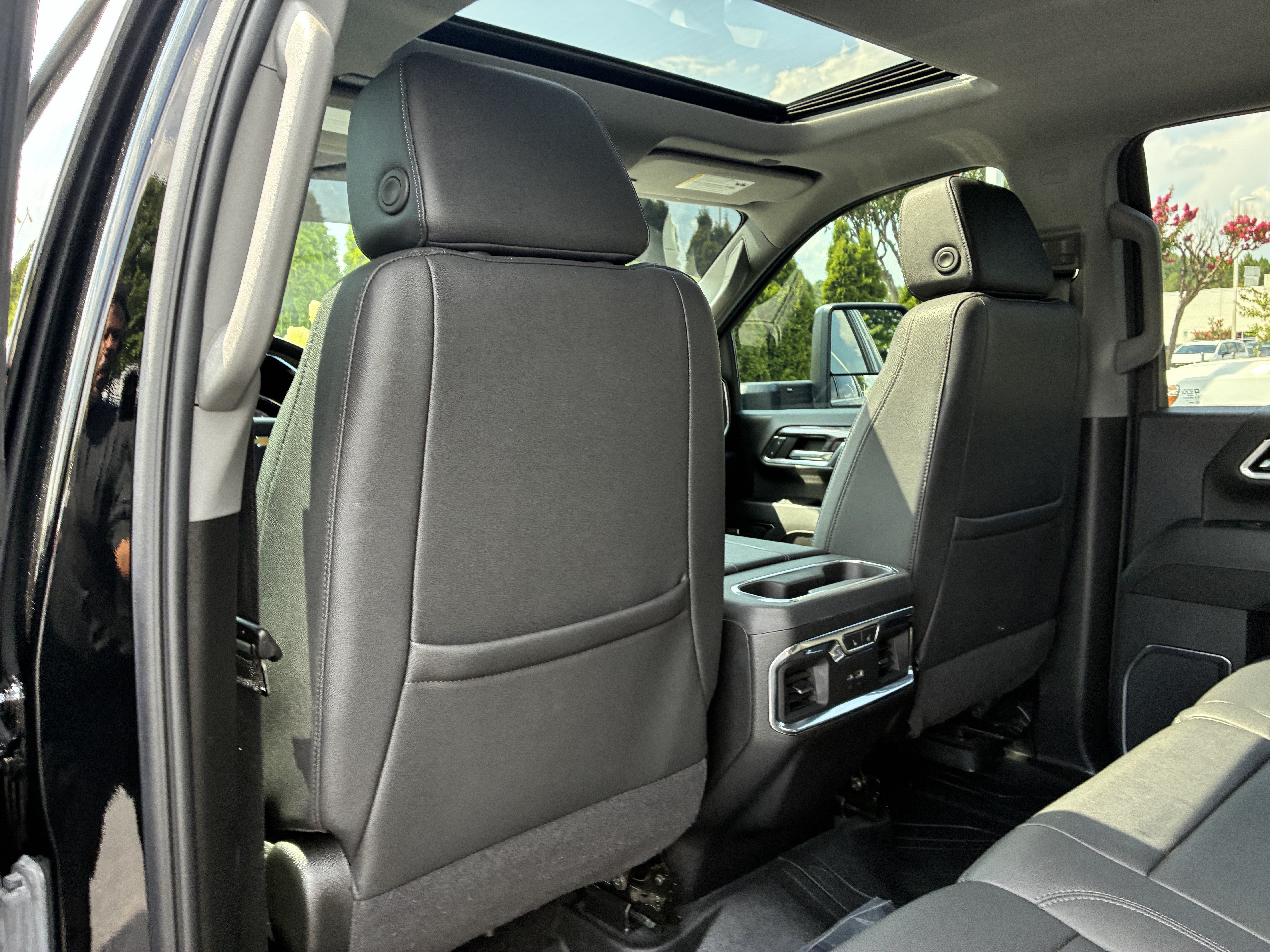 Used 2024 Chevrolet Silverado 2500 LTZ w/ LTZ Convenience Package AWD/4WD image 17