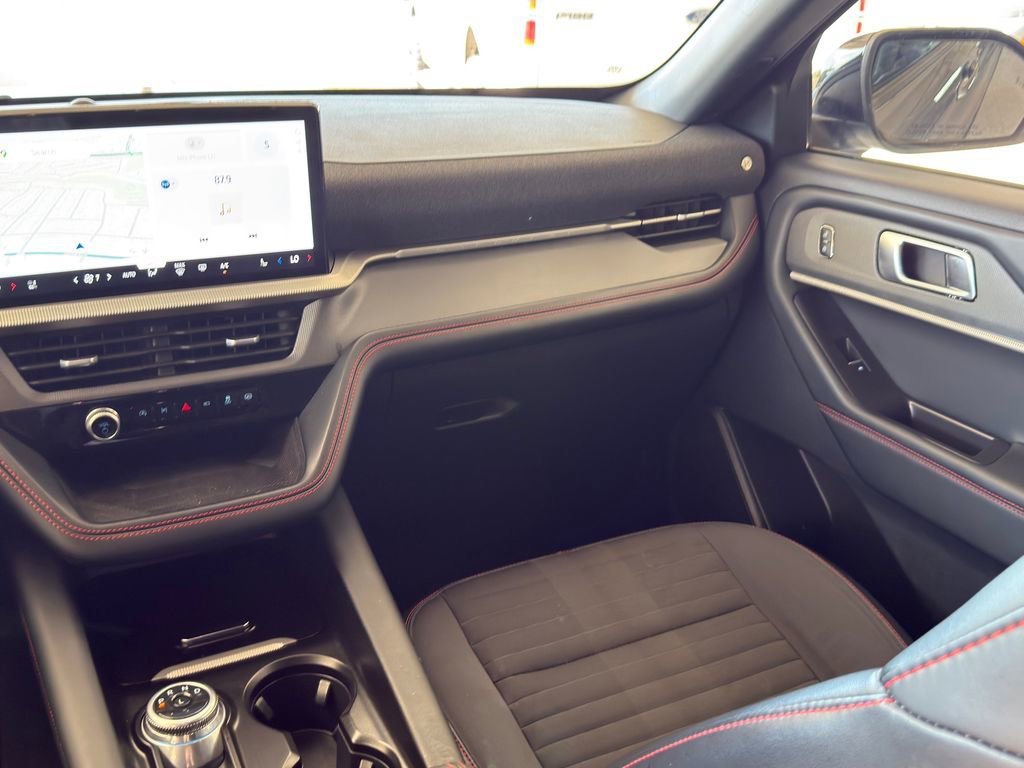 Used 2025 Ford Explorer ST-Line w/ ST-Line Street Pack image 28