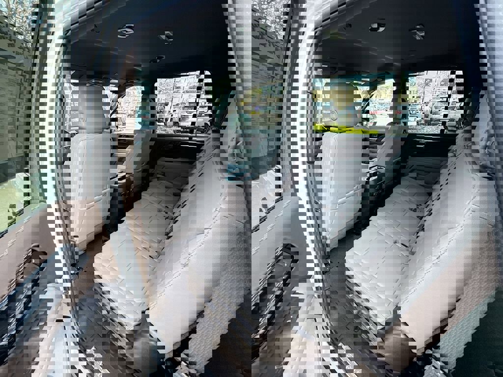 Used 2025 Chevrolet Tahoe LT image 32