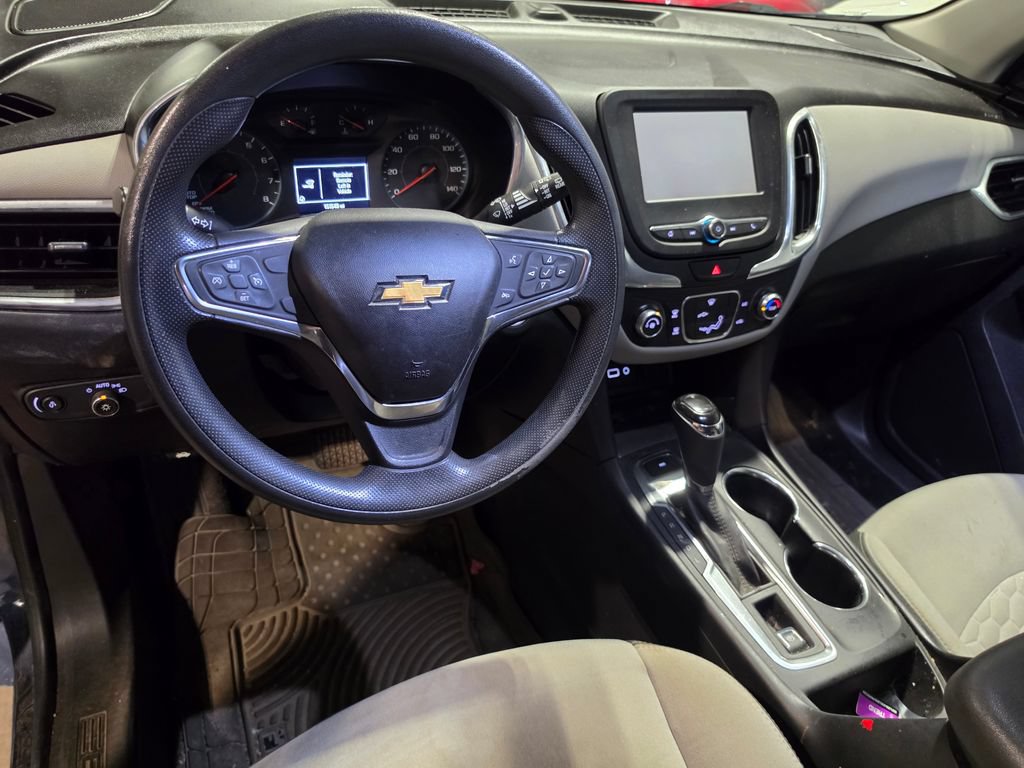 Used 2019 Chevrolet Equinox LS w/ LS Convenience Package AWD/4WD image 4