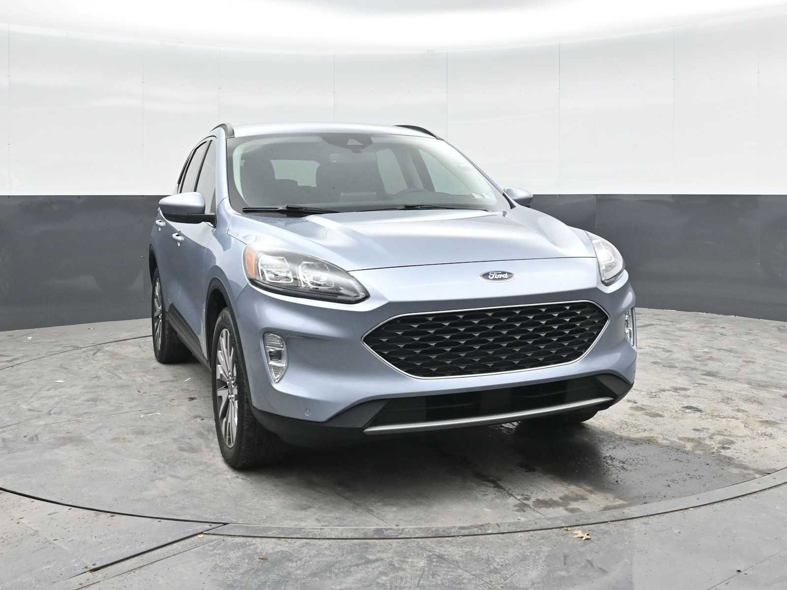 Used 2022 Ford Escape Titanium AWD/4WD image 5