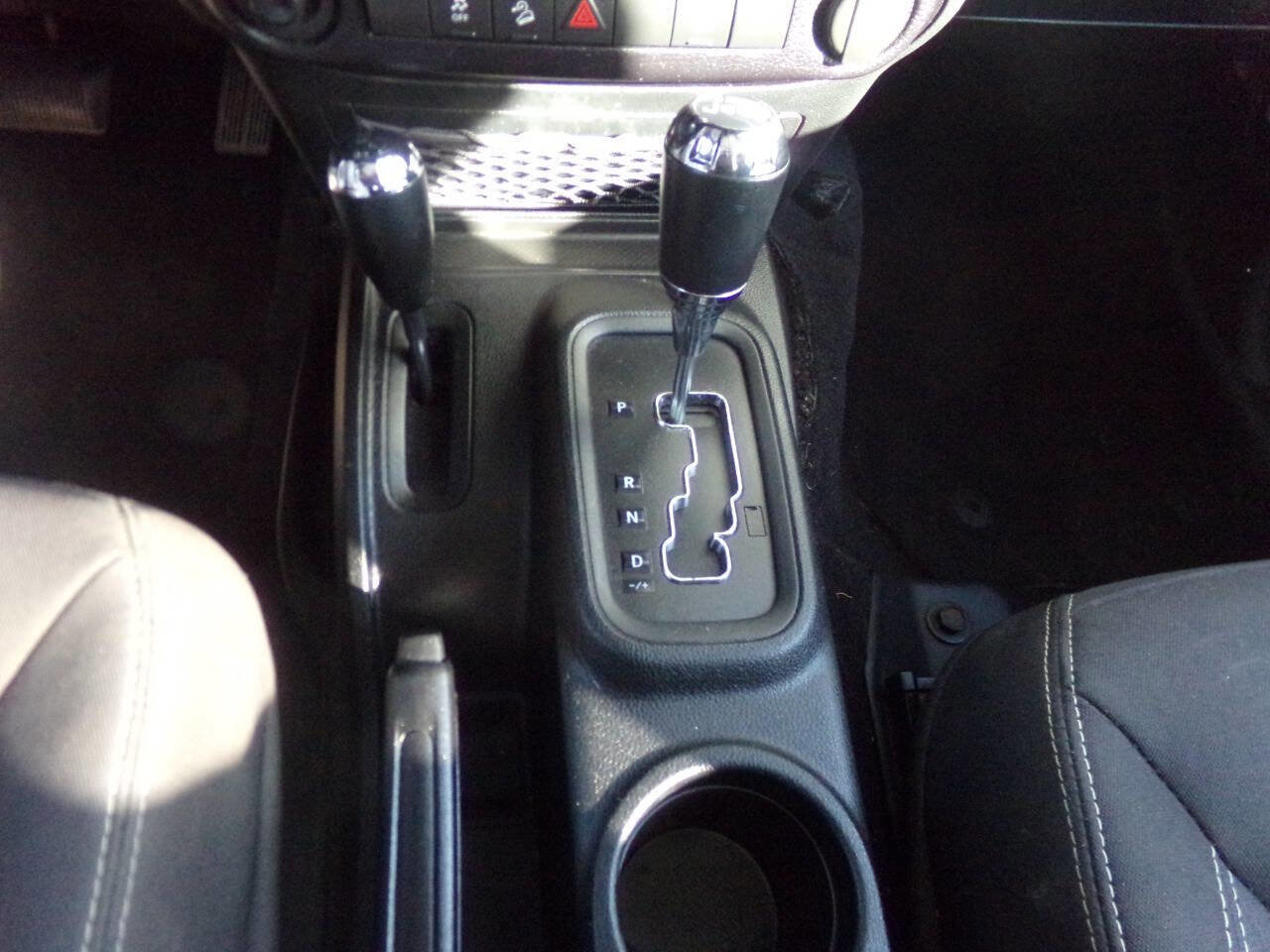 Used 2017 Jeep Wrangler Unlimited Sahara image 27