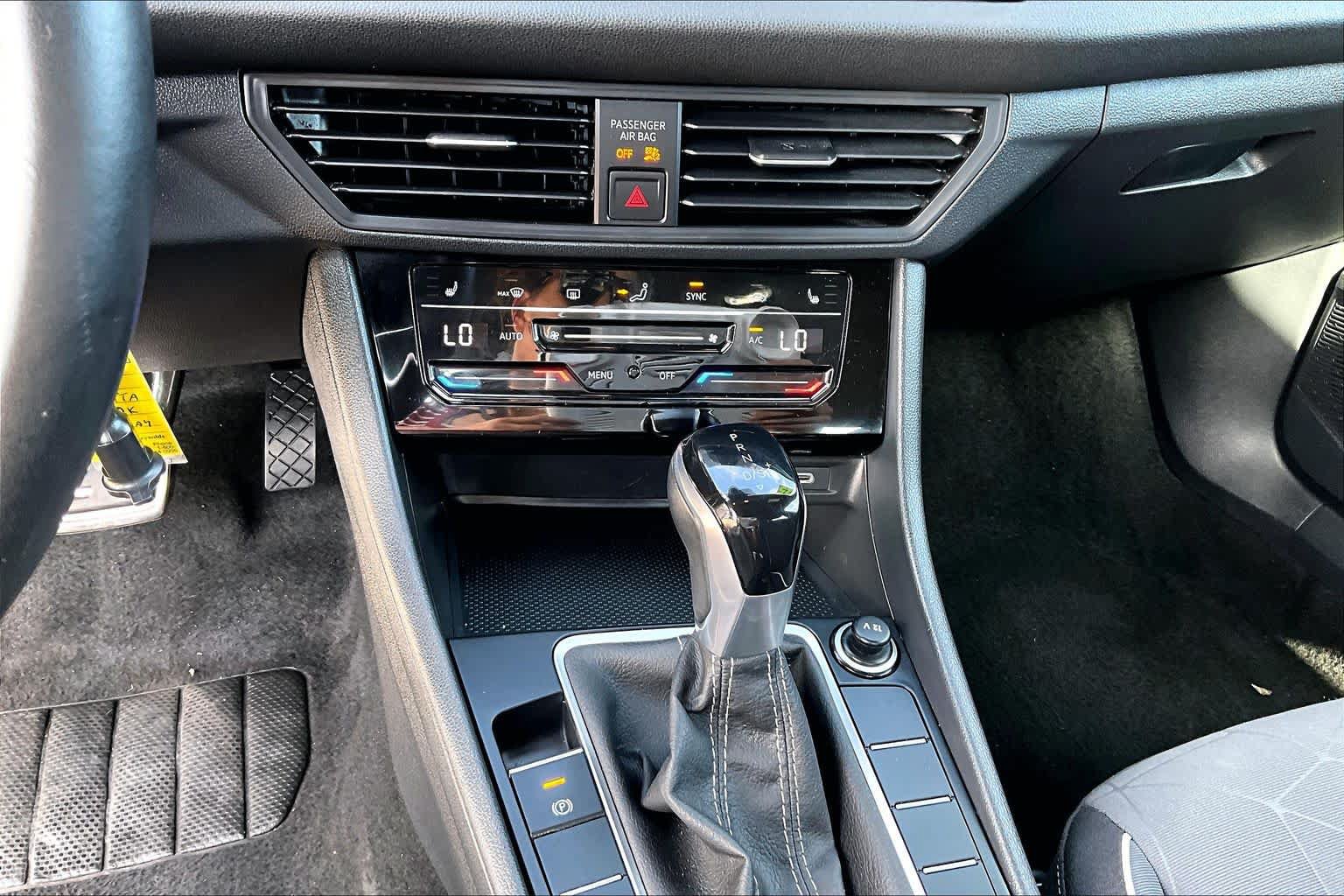 Used 2025 Volkswagen Jetta Sport FWD image 30