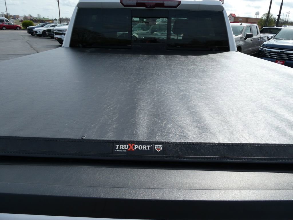 Used 2023 Chevrolet Silverado 1500 High Country w/ Technology Package AWD/4WD image 14