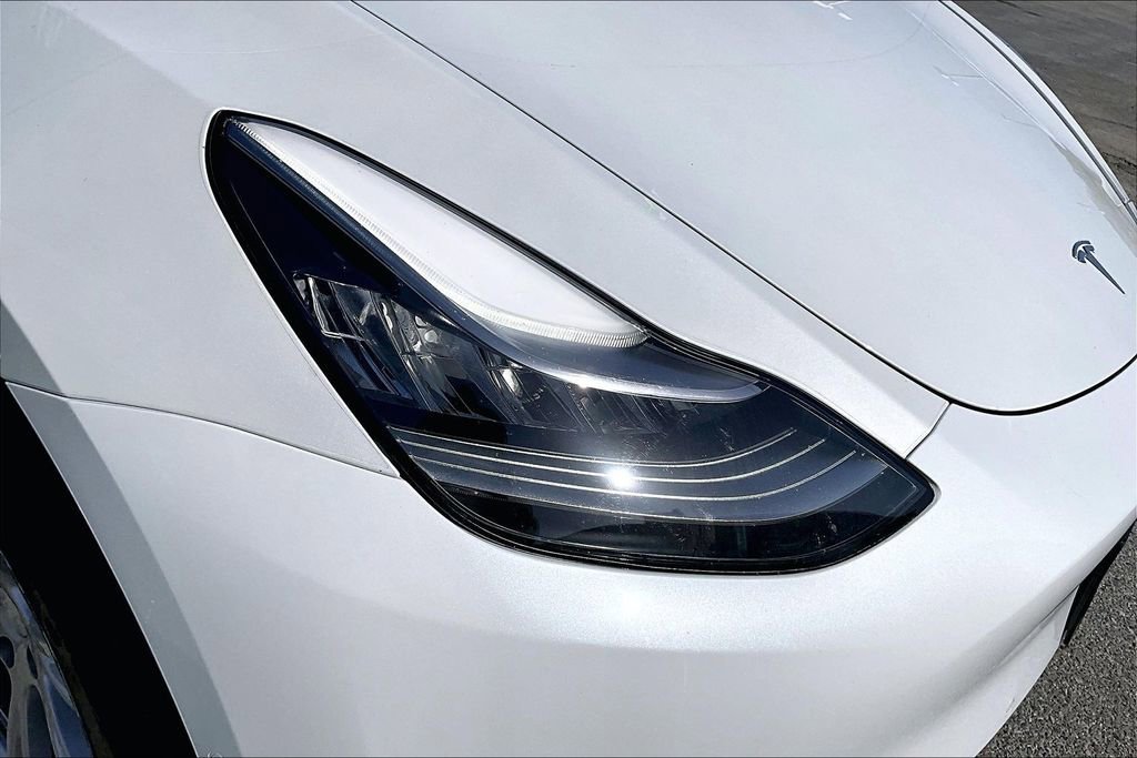 Used 2021 Tesla Model Y Long Range image 32