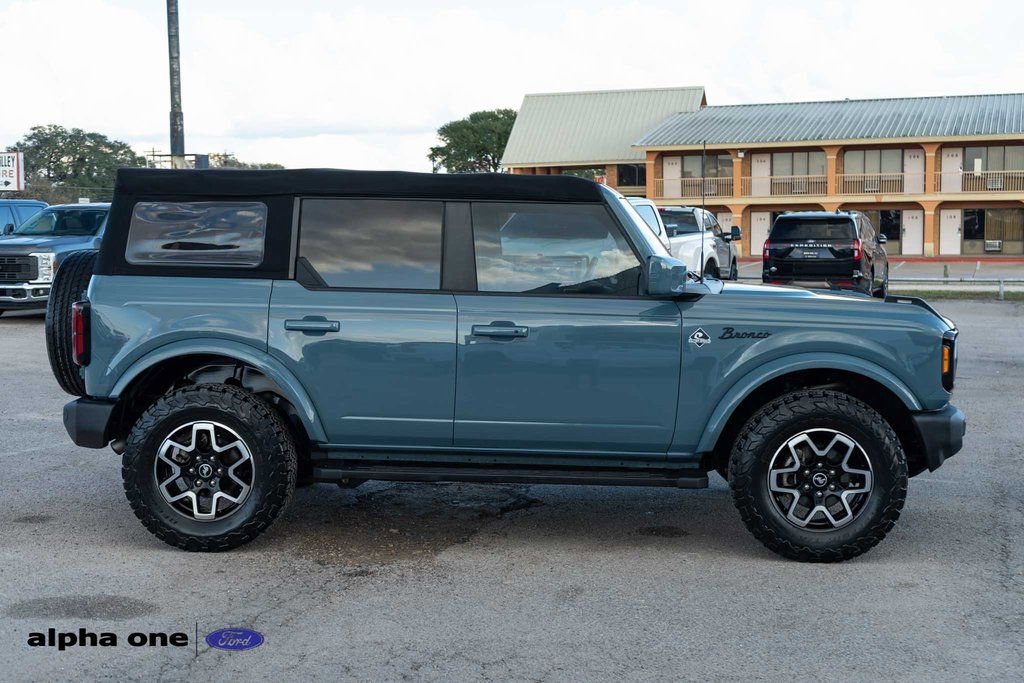 Used 2022 Ford Bronco Outer Banks image 3