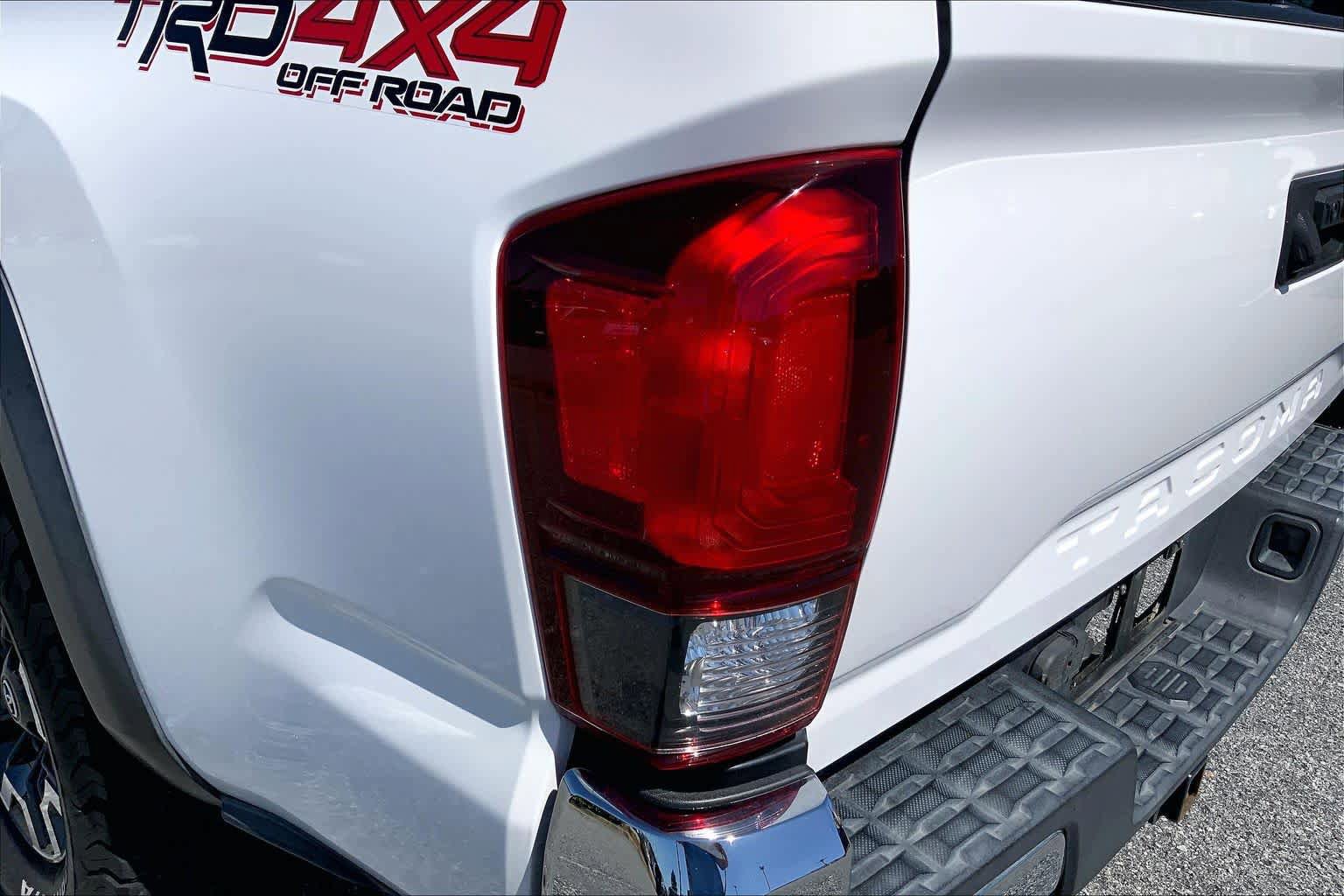 Used 2018 Toyota Tacoma TRD Off-Road image 27