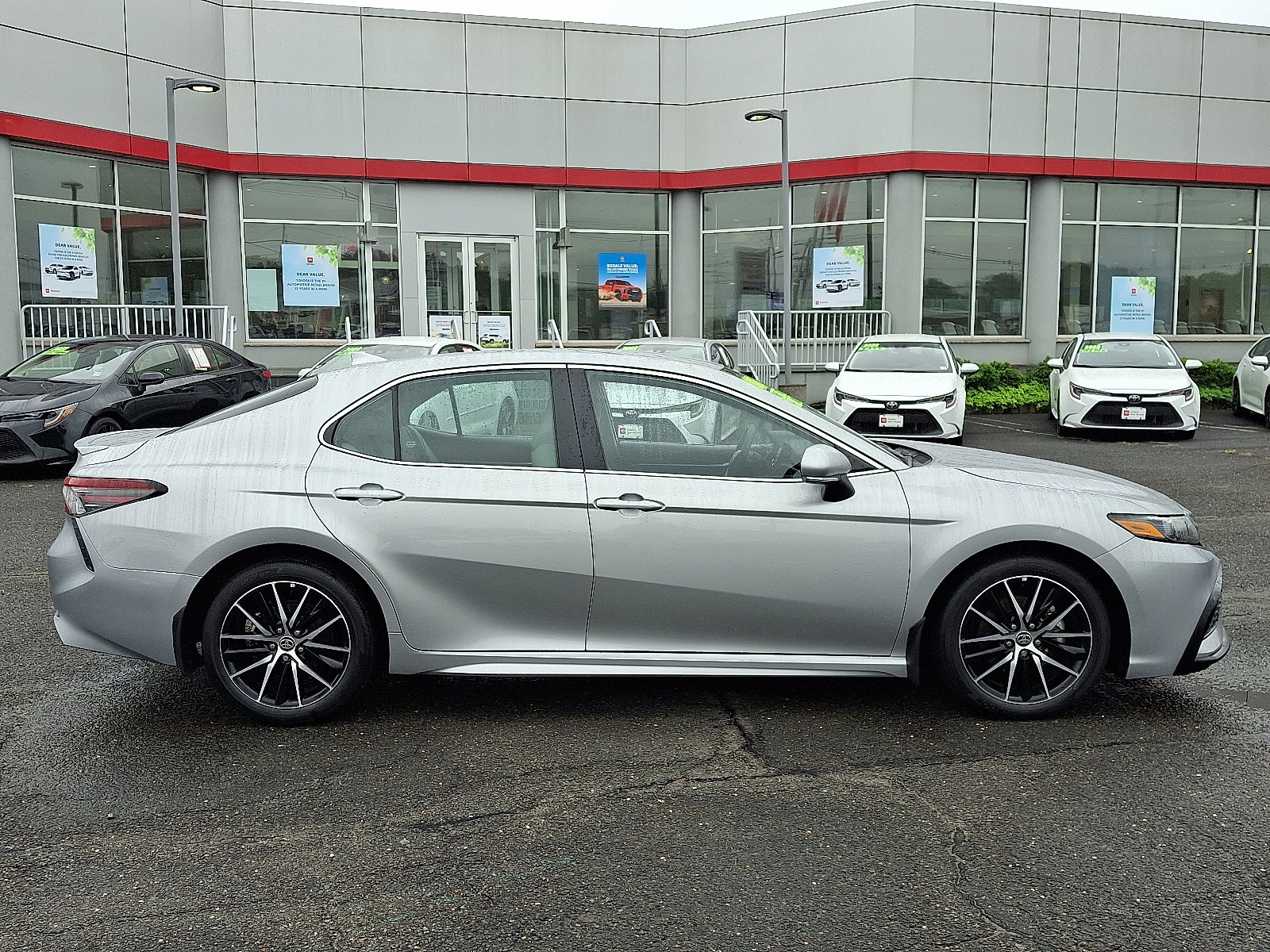 Certified 2024 Toyota Camry SE image 7