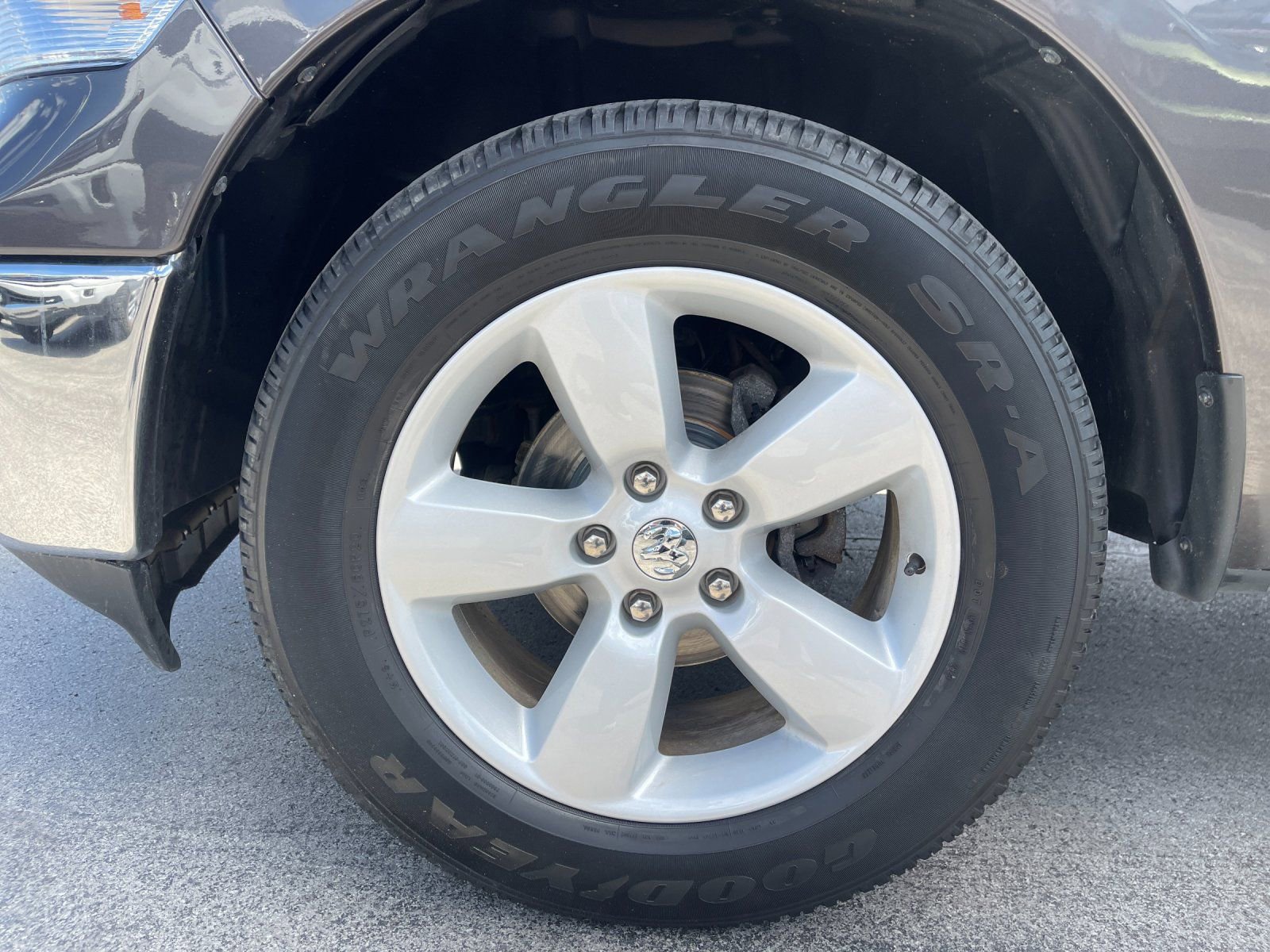 Used 2023 RAM 1500 Classic SLT AWD/4WD image 29