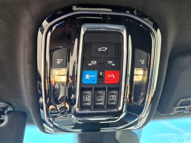 Used 2023 Jeep Grand Cherokee Summit AWD/4WD image 12