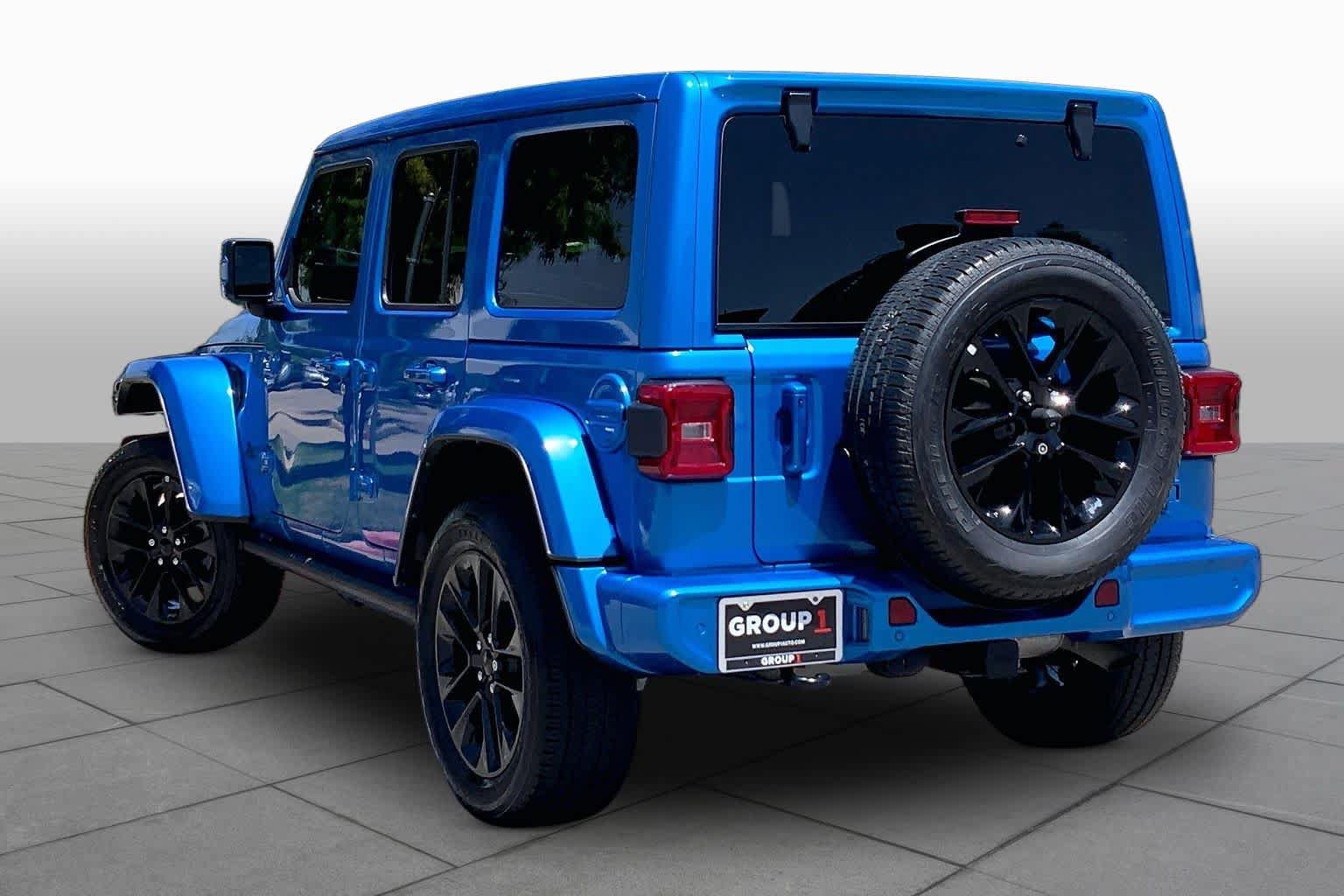 Used 2022 Jeep Wrangler Unlimited Sahara AWD/4WD image 11