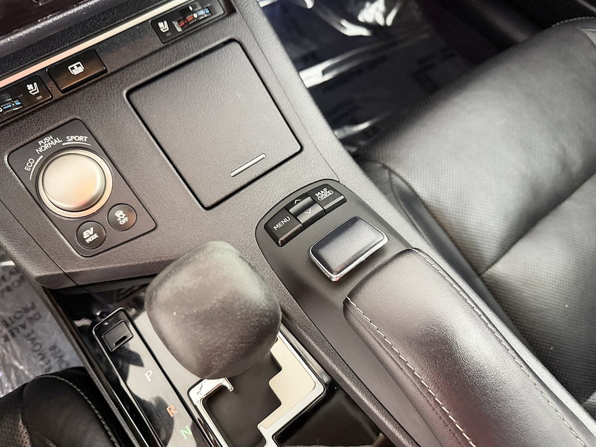 Used 2014 Lexus ES 300h w/ Luxury Package w/Bamboo Trim FWD image 60