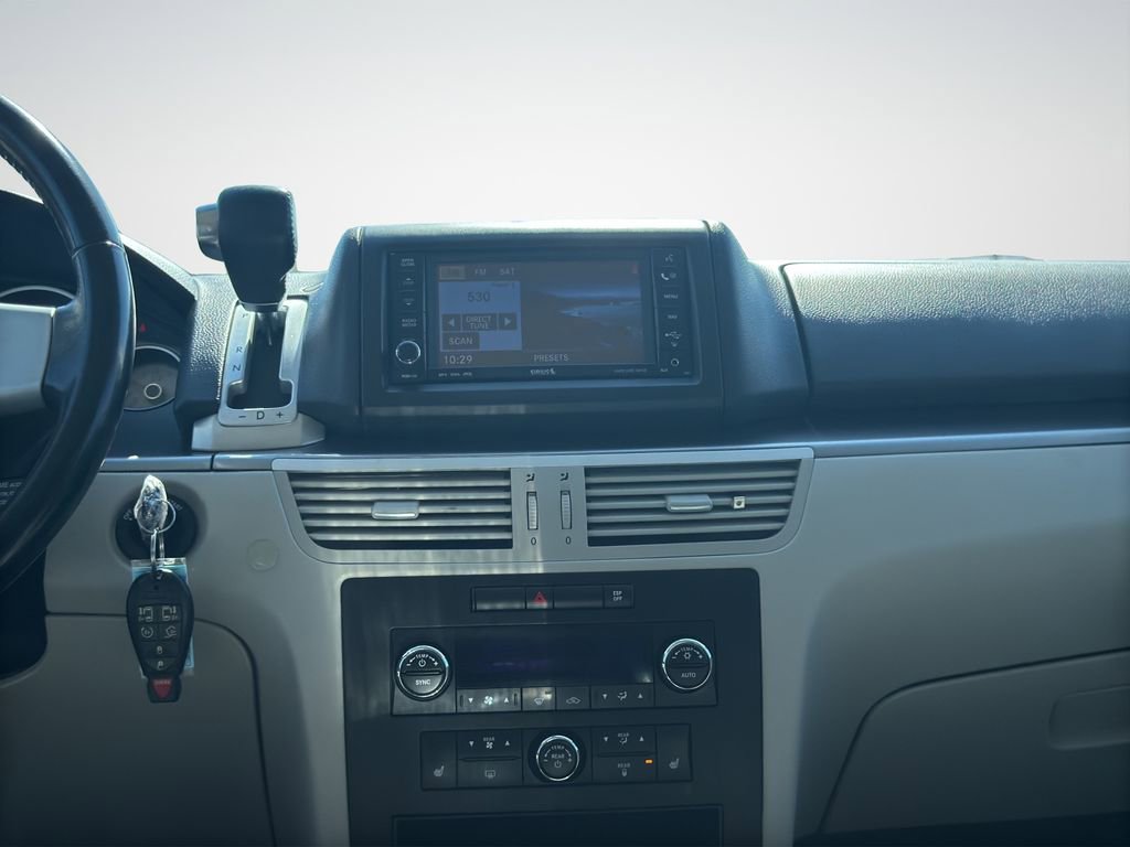 Used 2009 Volkswagen Routan SEL image 15