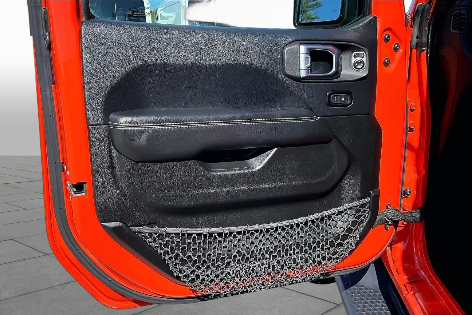 Used 2018 Jeep Wrangler Unlimited Sahara AWD/4WD image 22