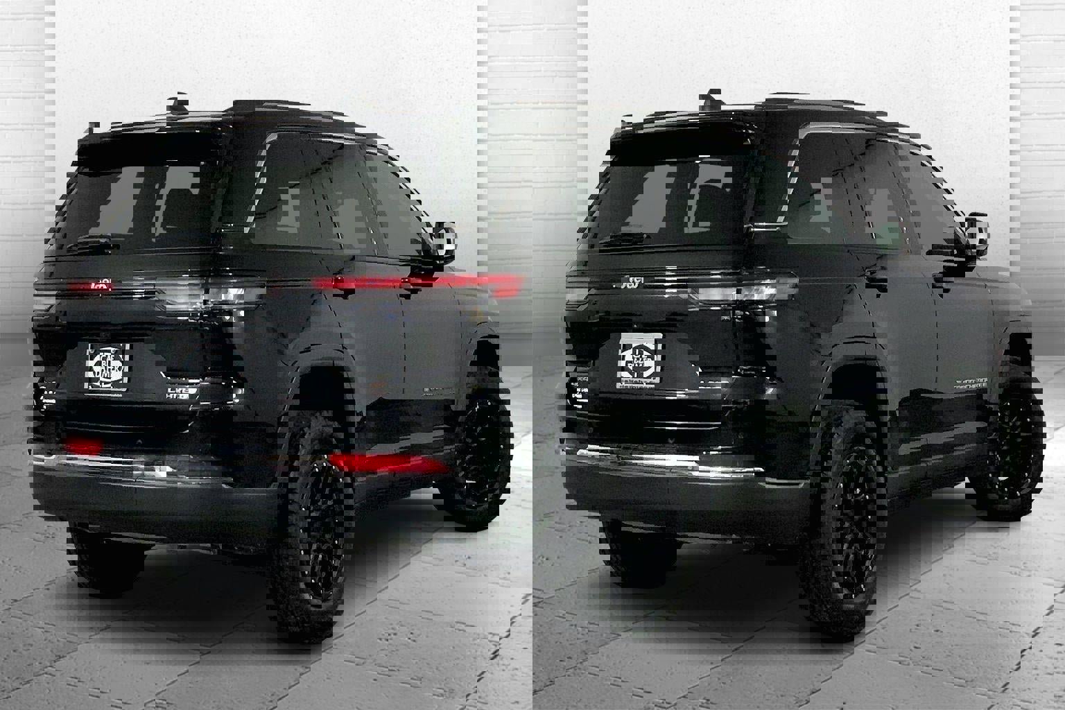 Used 2023 Jeep Grand Cherokee Laredo w/ Luxury Tech Group I image 13