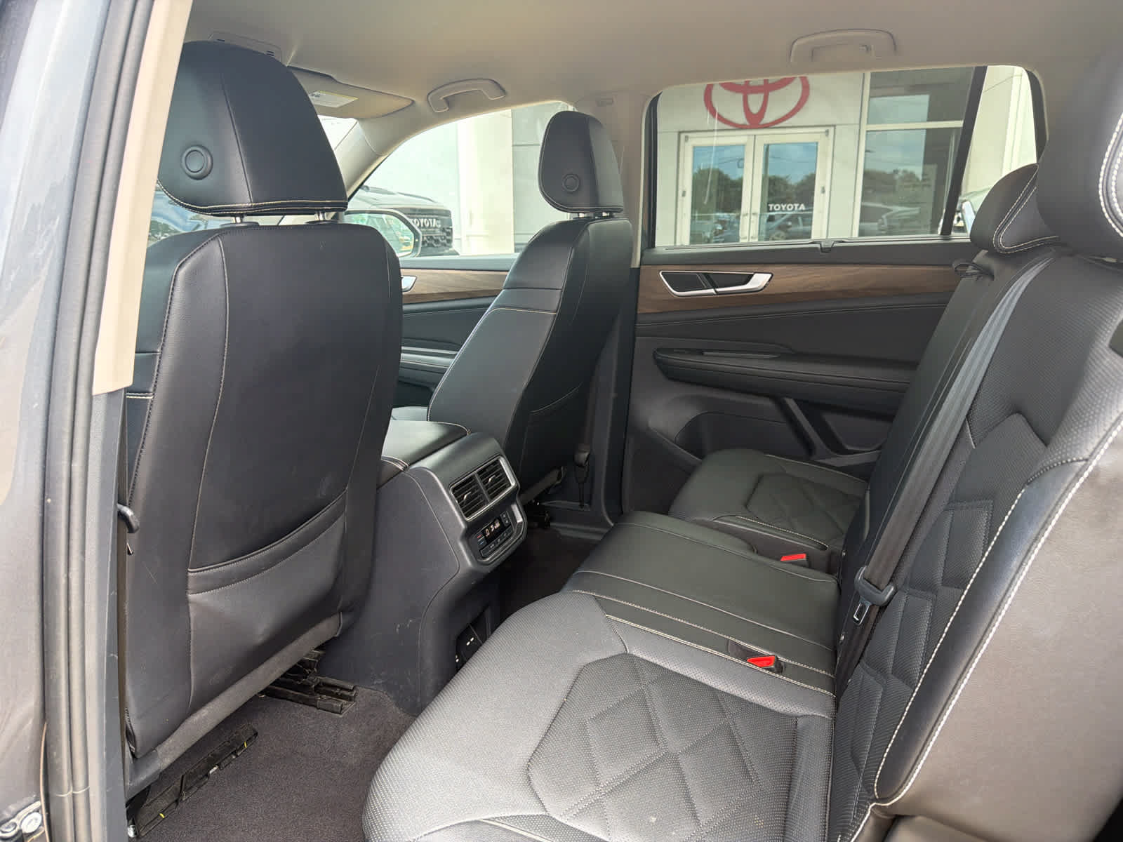 Used 2025 Volkswagen Atlas SE FWD image 42