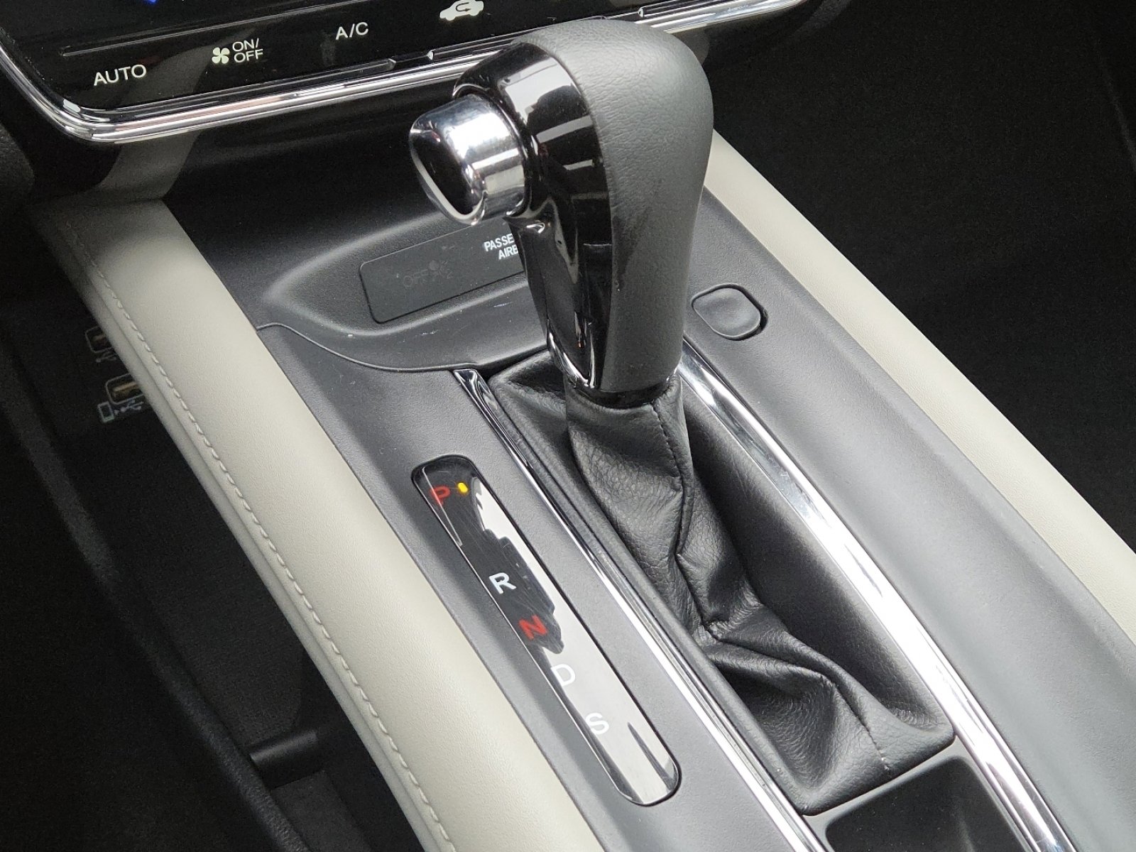 Used 2019 Honda HR-V Touring image 31