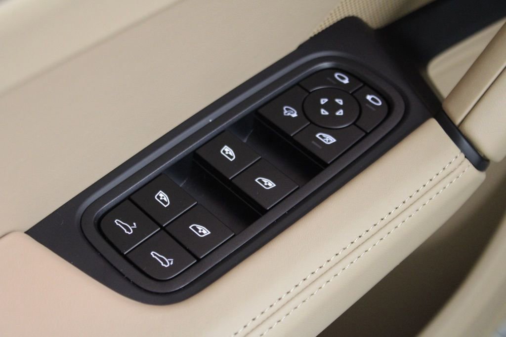 Certified 2026 Porsche Cayenne Coupe image 16