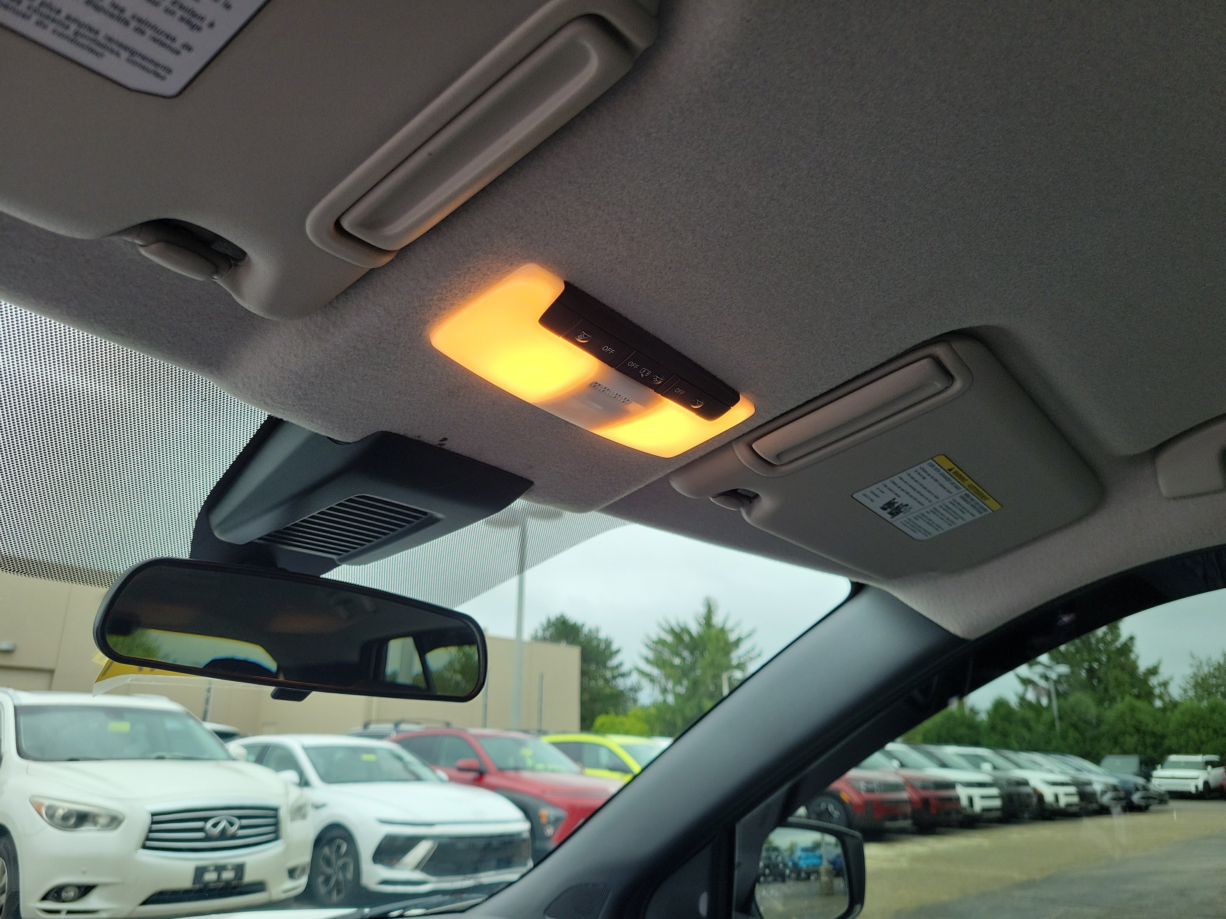 Used 2020 Nissan Kicks SR FWD image 30