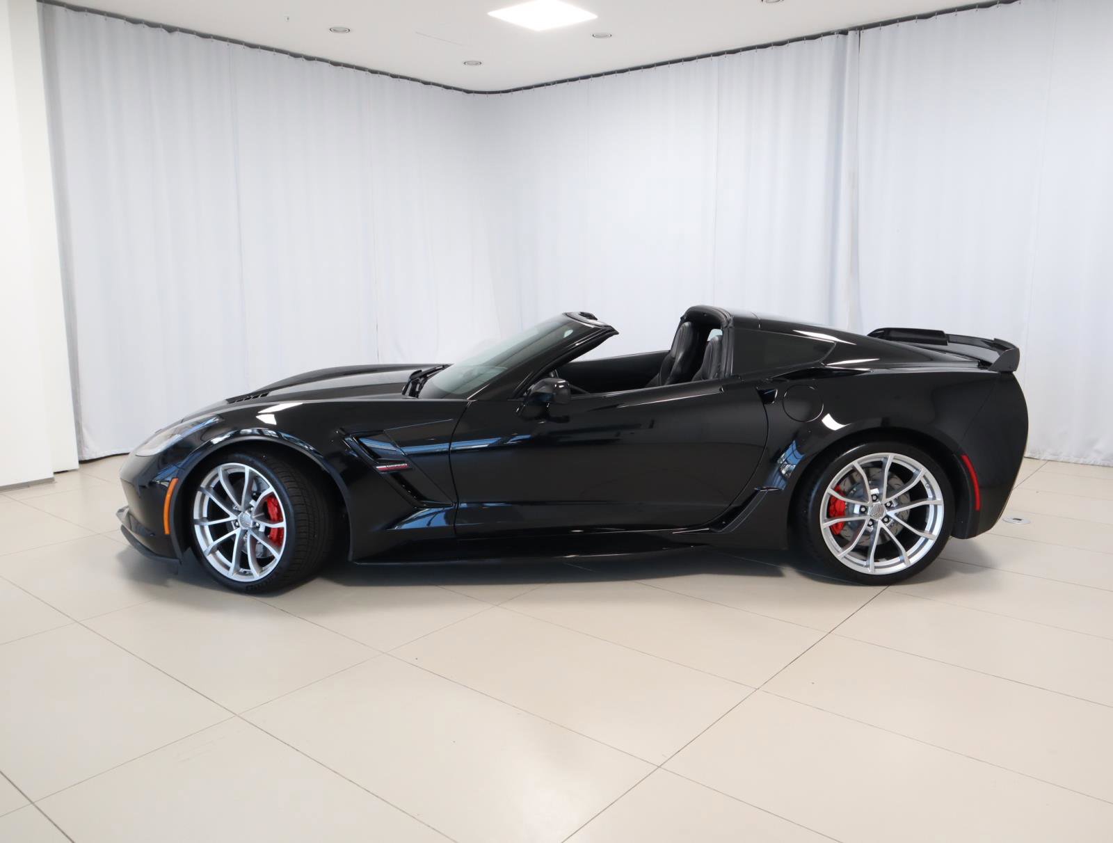 Used 2019 Chevrolet Corvette Grand Sport w/ Carbon Flash Badge Package image 2