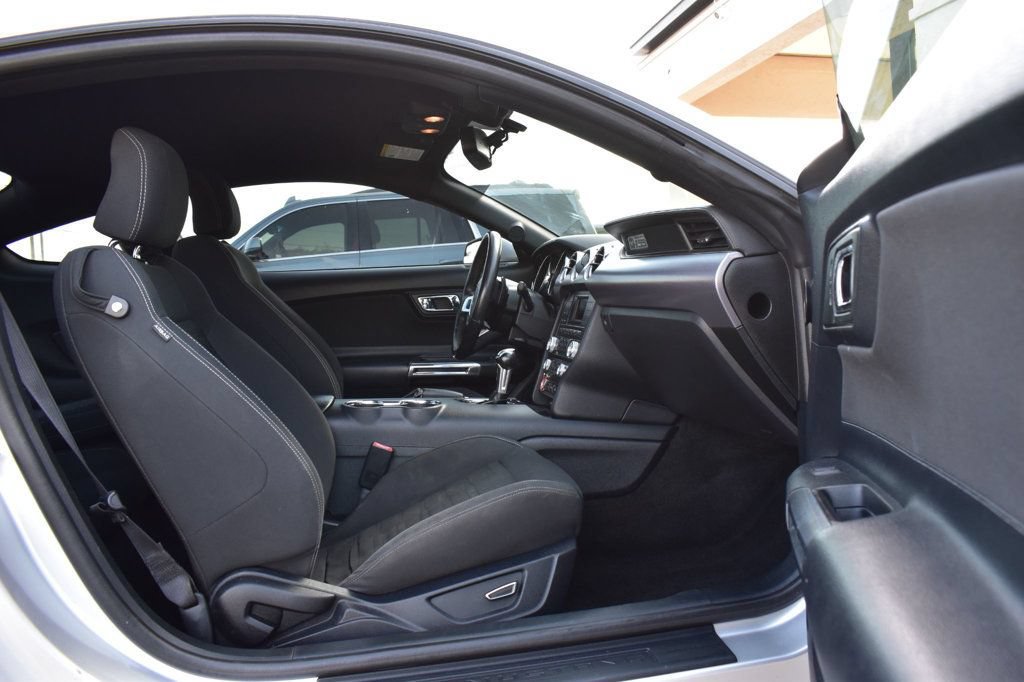 Used 2016 Ford Mustang Coupe RWD image 15