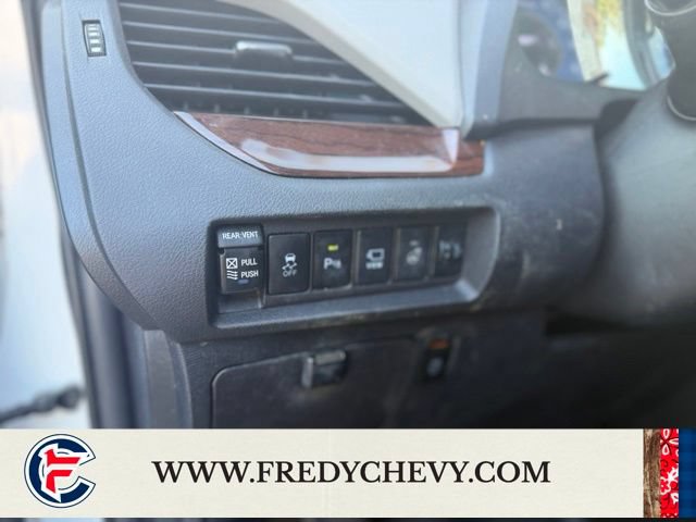 Used 2019 Toyota Sienna Limited Premium w/ Carpet Mat Package FWD image 15
