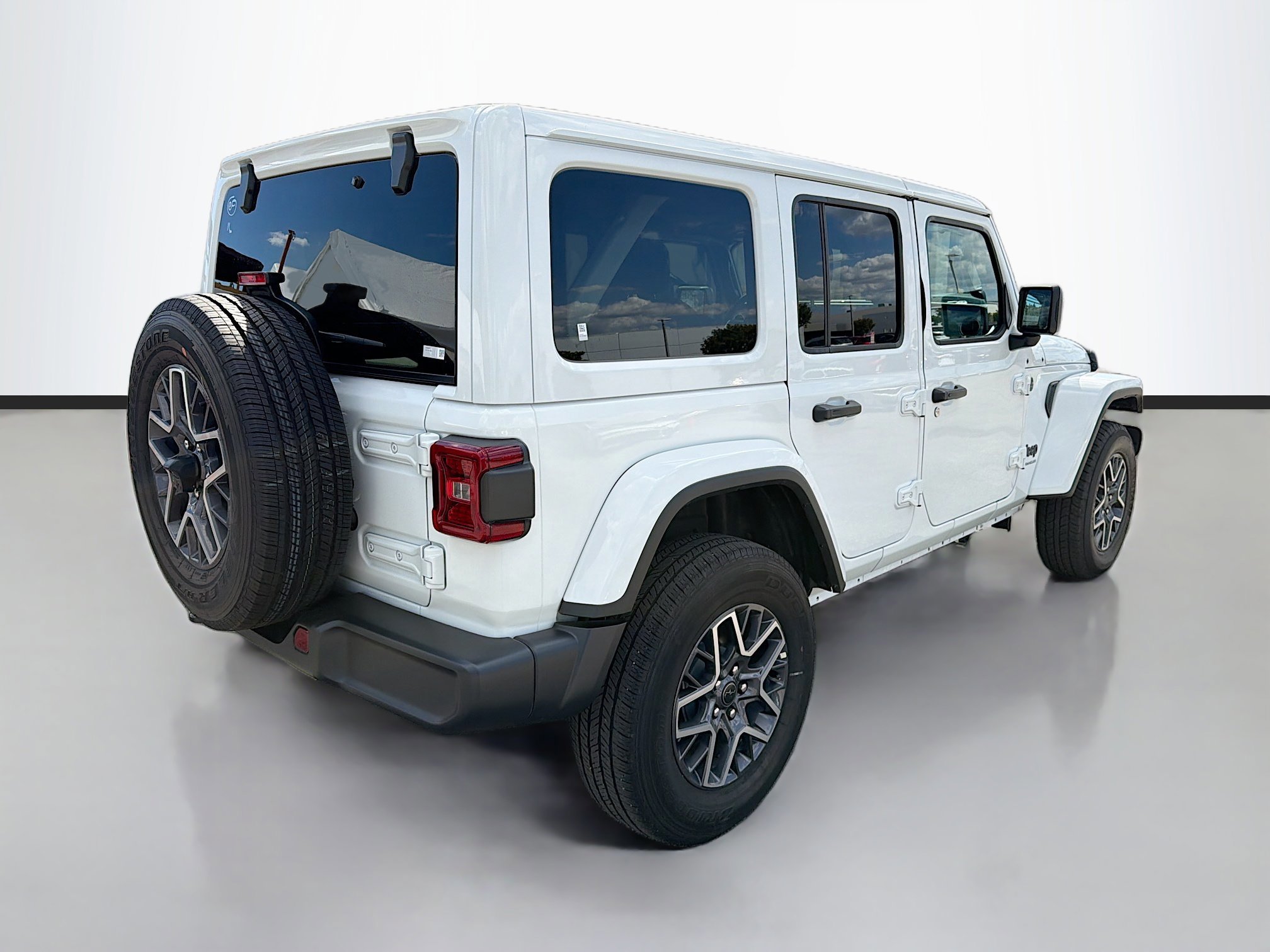 Used 2025 Jeep Wrangler Sahara image 3