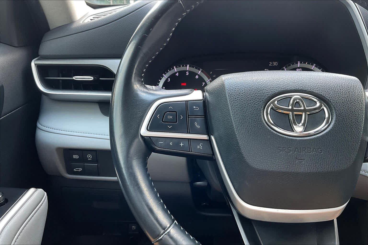 Used 2023 Toyota Highlander XLE FWD image 24