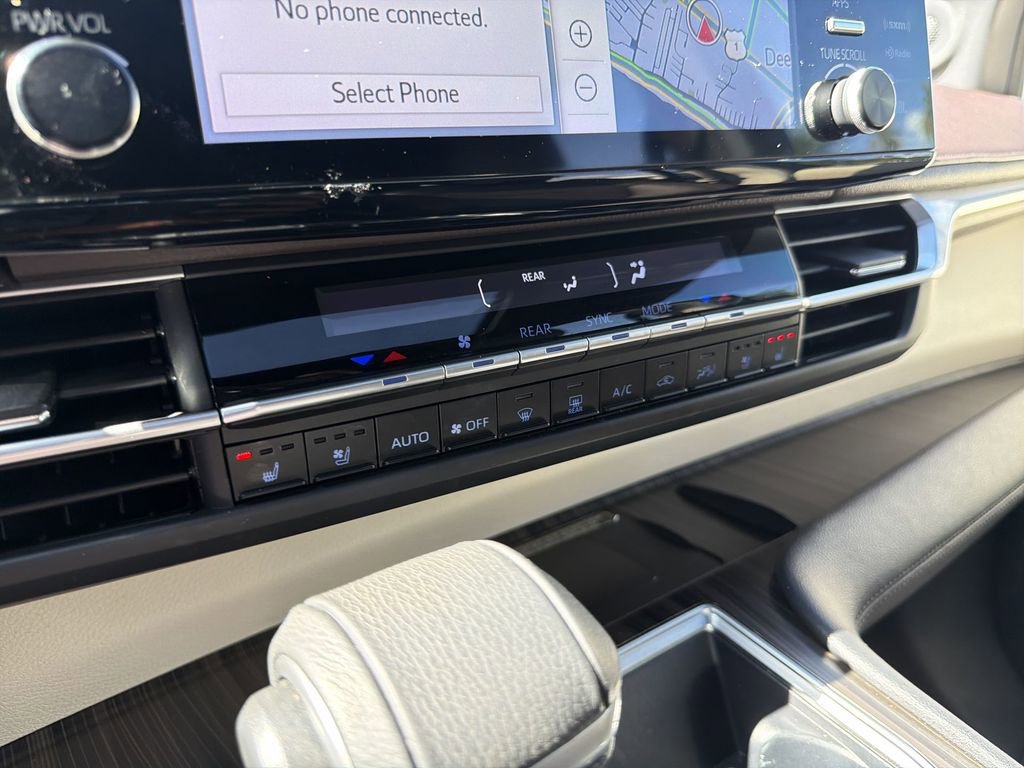 Used 2024 Toyota Sienna Platinum image 23