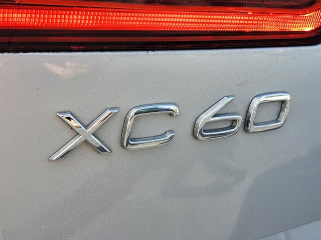 Used 2022 Volvo XC60 B5 Inscription w/ Advanced Package image 32