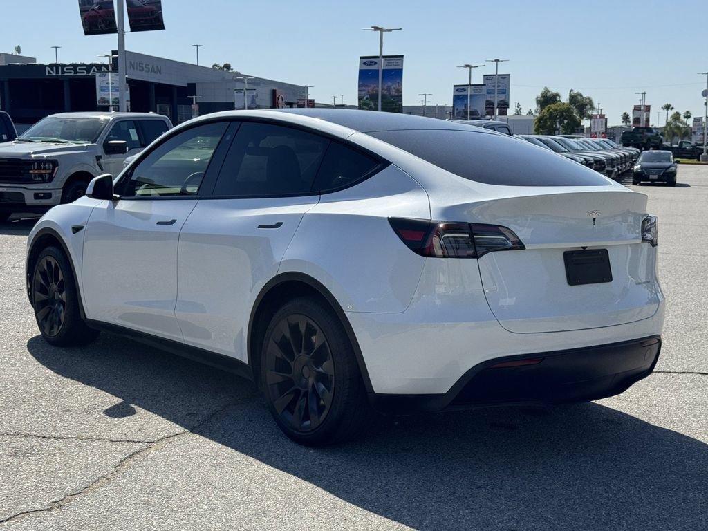 Used 2023 Tesla Model Y AWD image 4