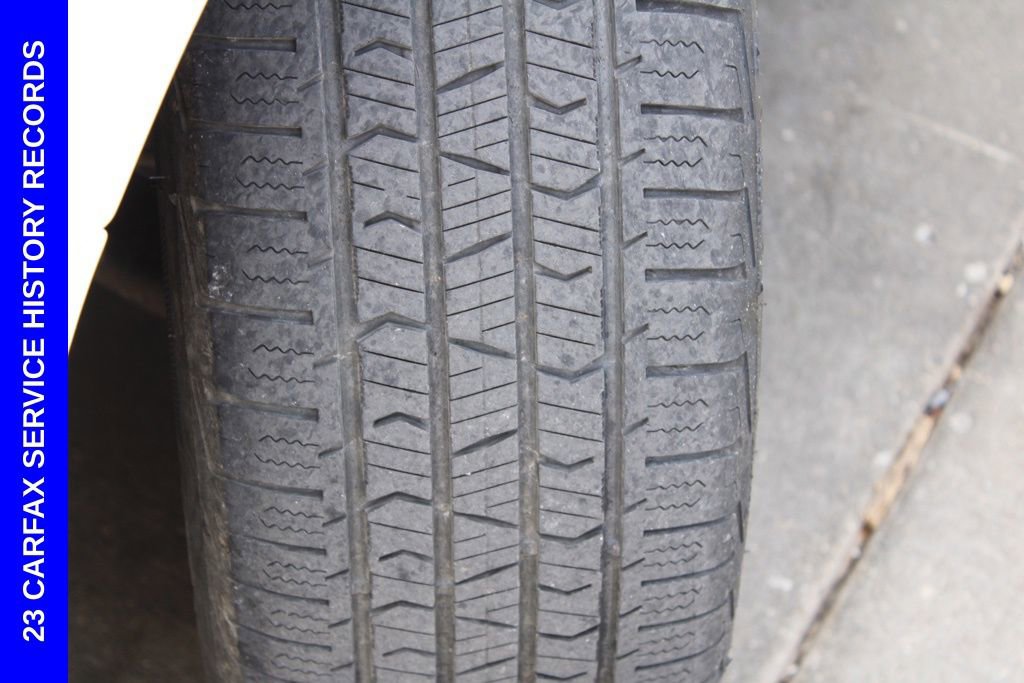 Used 2016 Chrysler Town & Country Touring-L image 14