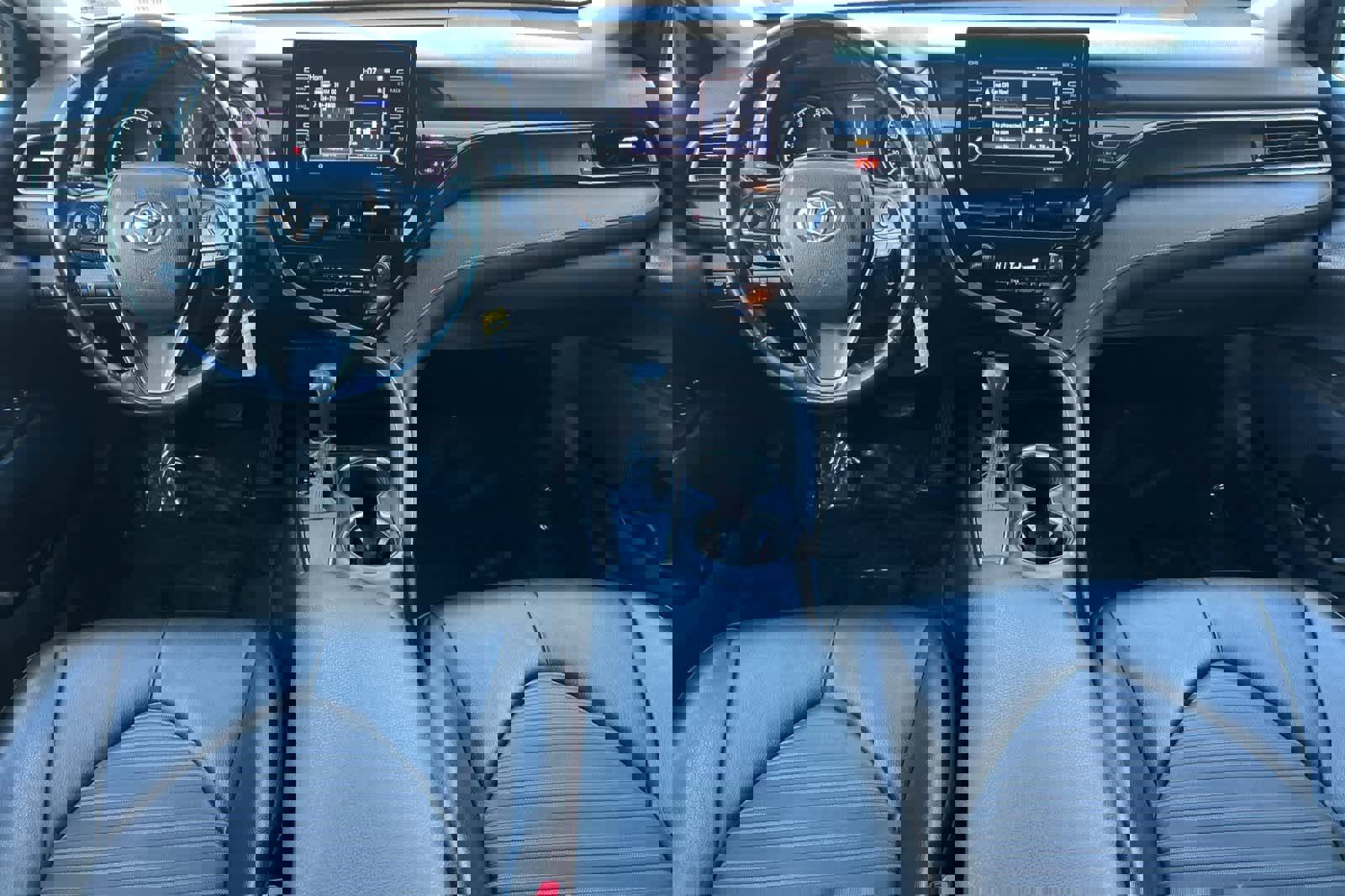 Used 2021 Toyota Camry SE image 3