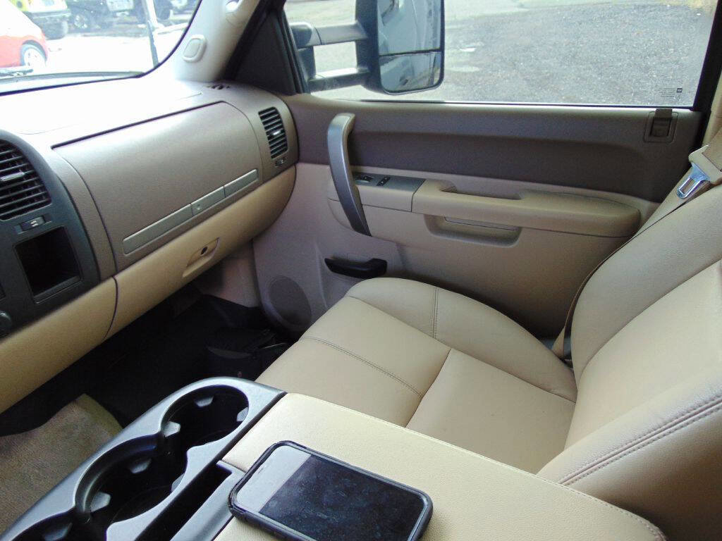 Used 2013 Chevrolet Silverado 2500 LT w/ Interior Plus Package image 28