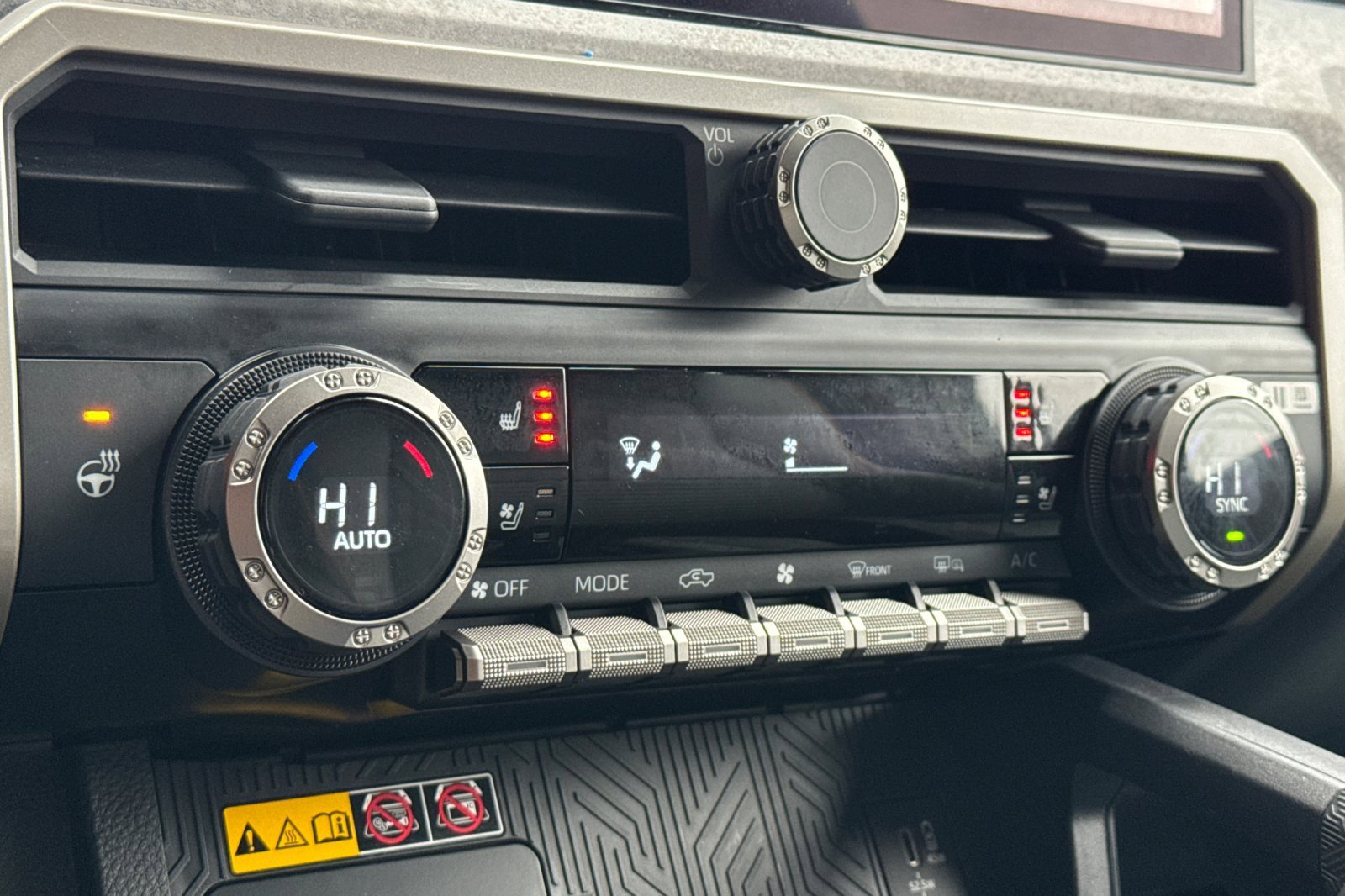 Used 2024 Toyota Tacoma Trailhunter image 21