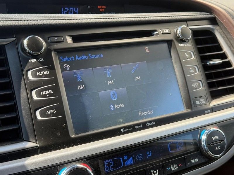 Used 2018 Toyota Highlander XLE AWD/4WD image 24