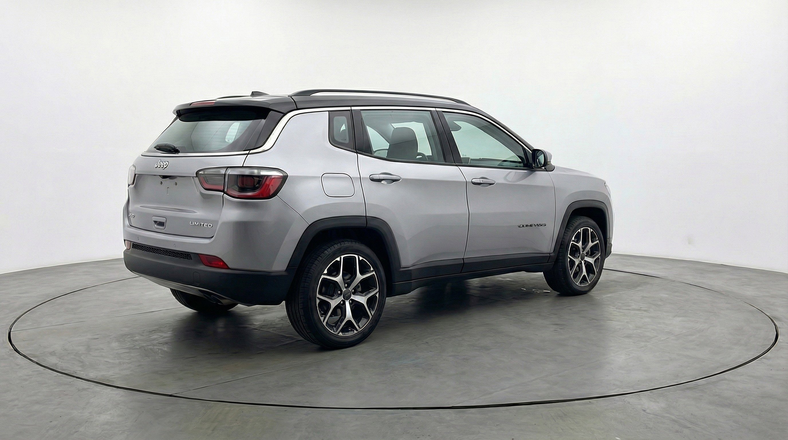 Used 2025 Jeep Compass Limited image 9