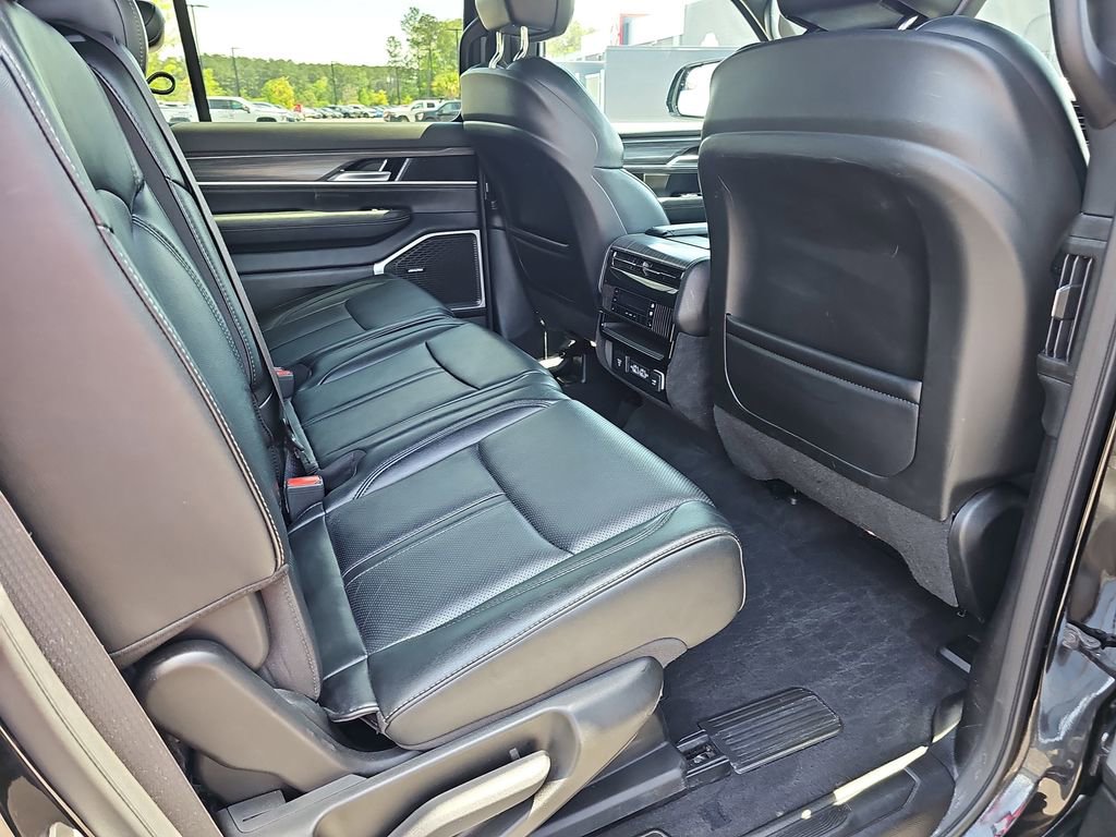 Used 2024 Jeep Wagoneer L Series II w/ Flexible Seating Group image 14