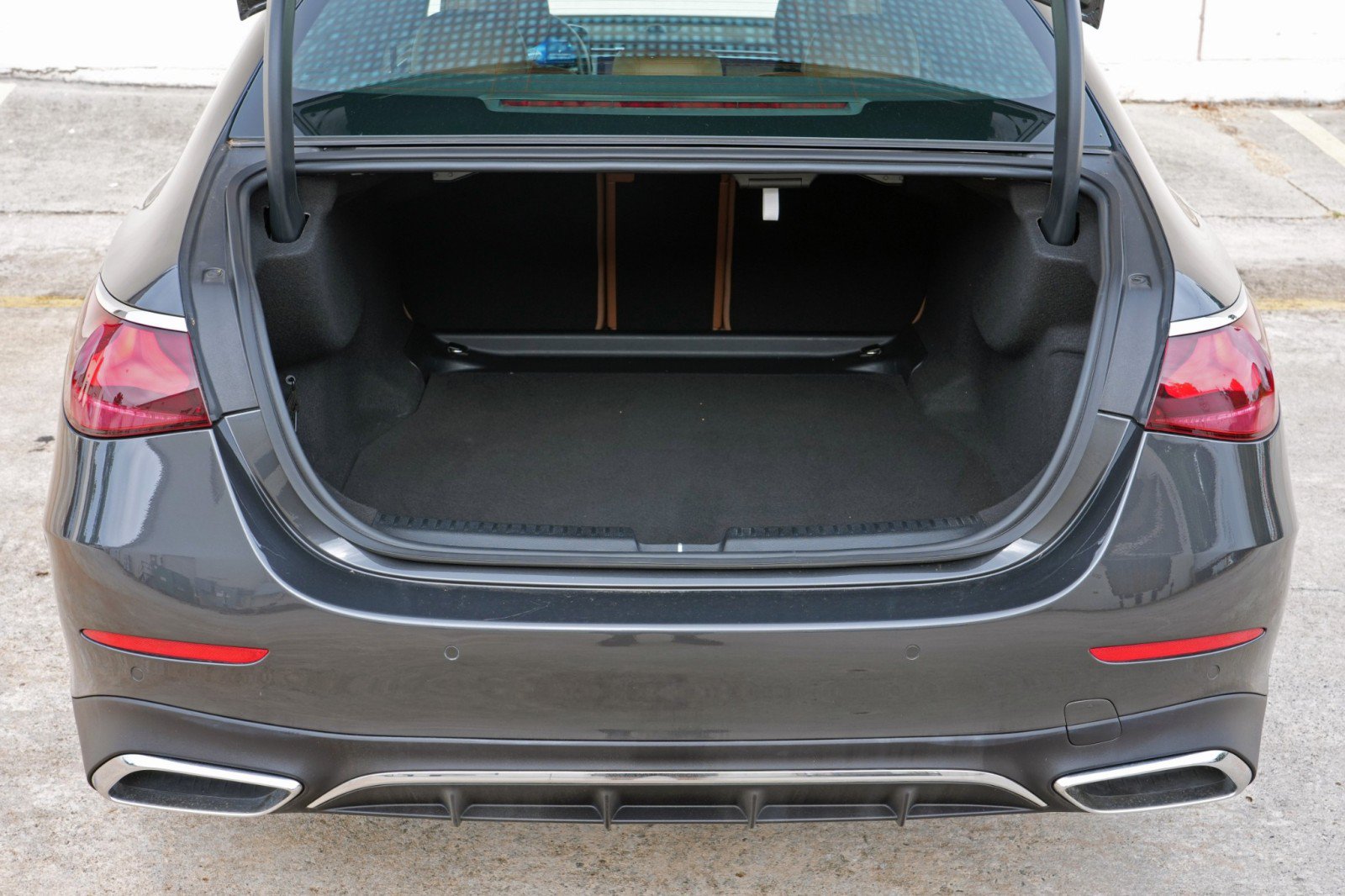 Used 2025 Mercedes-Benz E 350 4MATIC Sedan w/ Multicontour Seating Package image 10