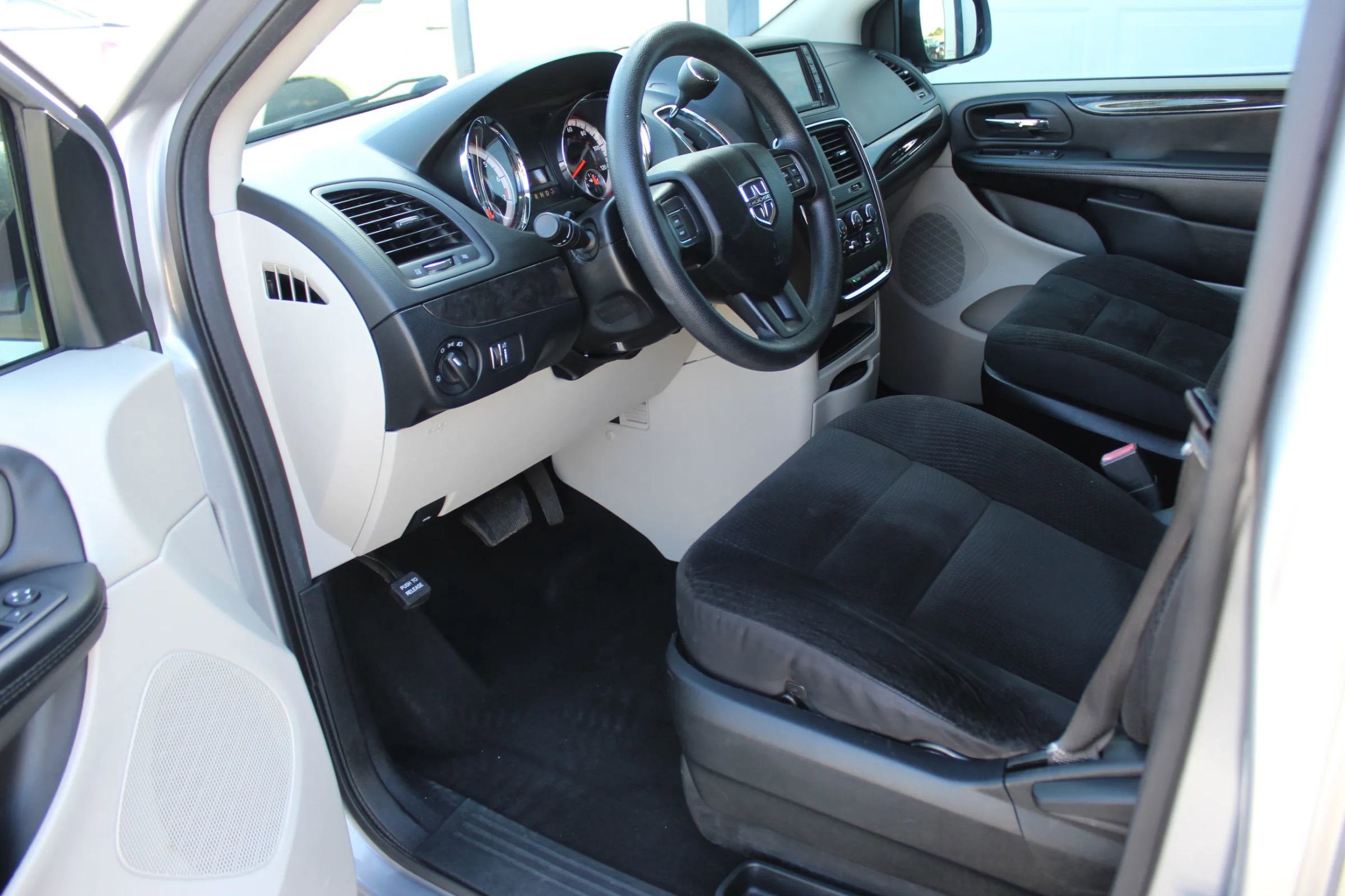 Used 2018 Dodge Grand Caravan SE image 10