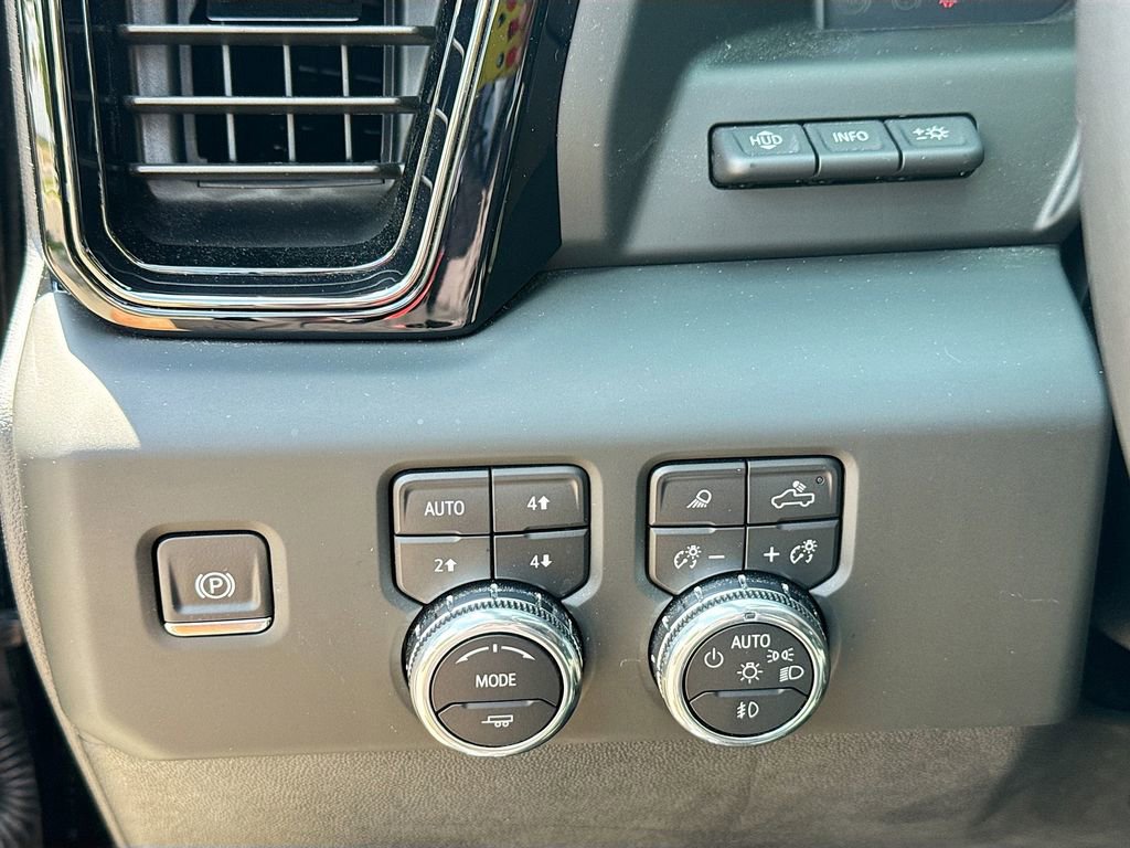 Used 2025 GMC Sierra 2500 AT4X image 22