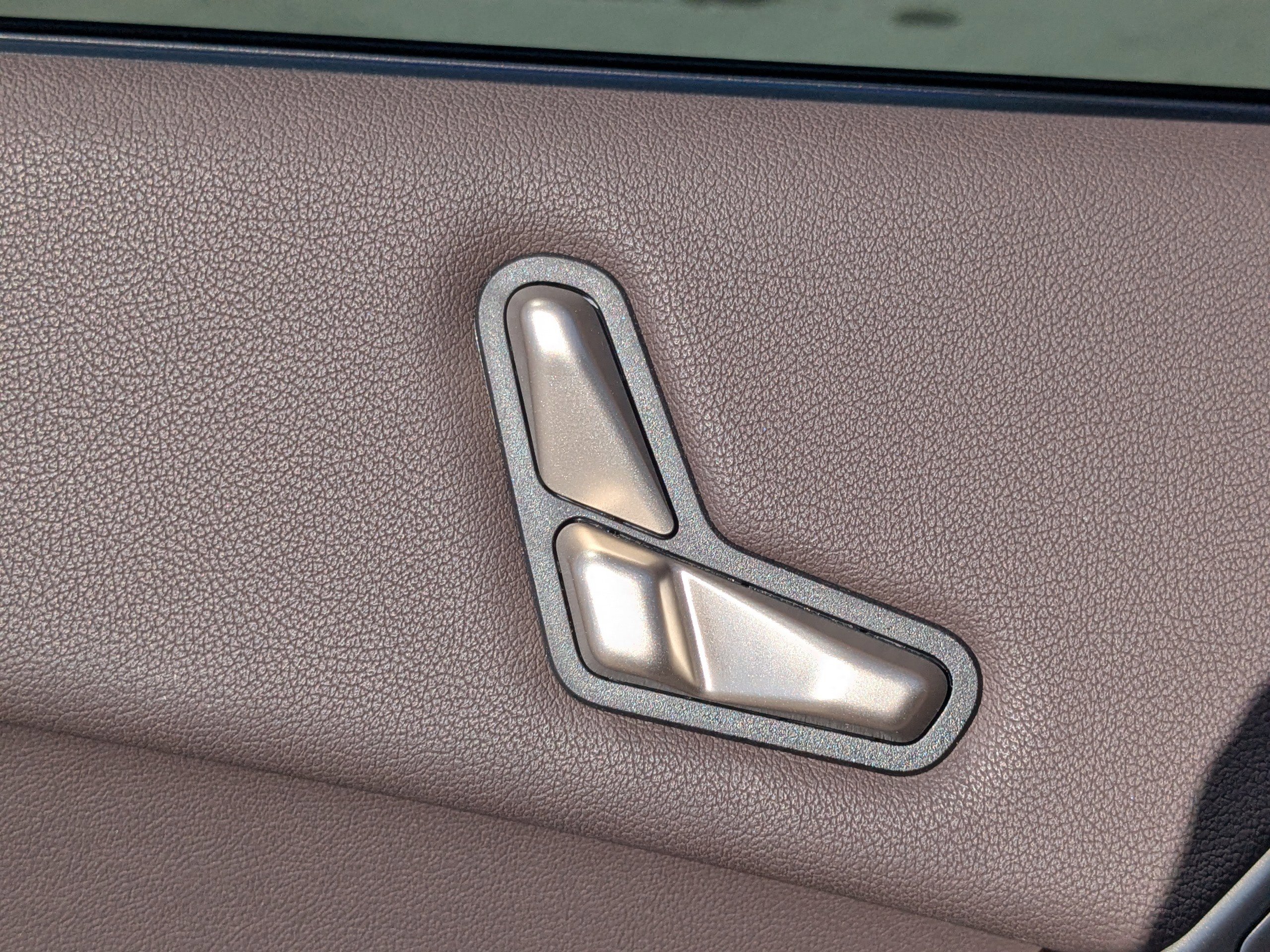 Used 2023 BMW iX xDrive50 w/ Sport Package image 24