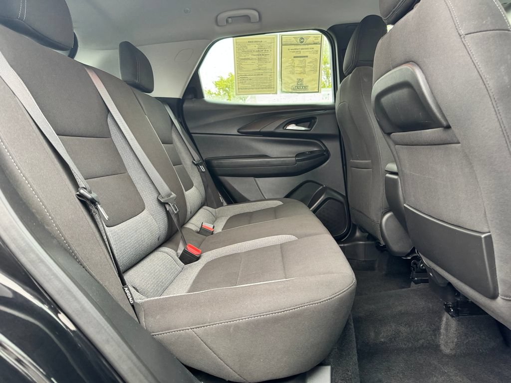 Used 2025 Chevrolet TrailBlazer LS AWD/4WD image 14