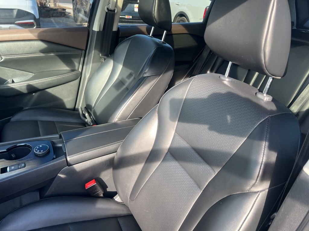 Certified 2023 Nissan Rogue SV w/ SV Premium B Package image 5