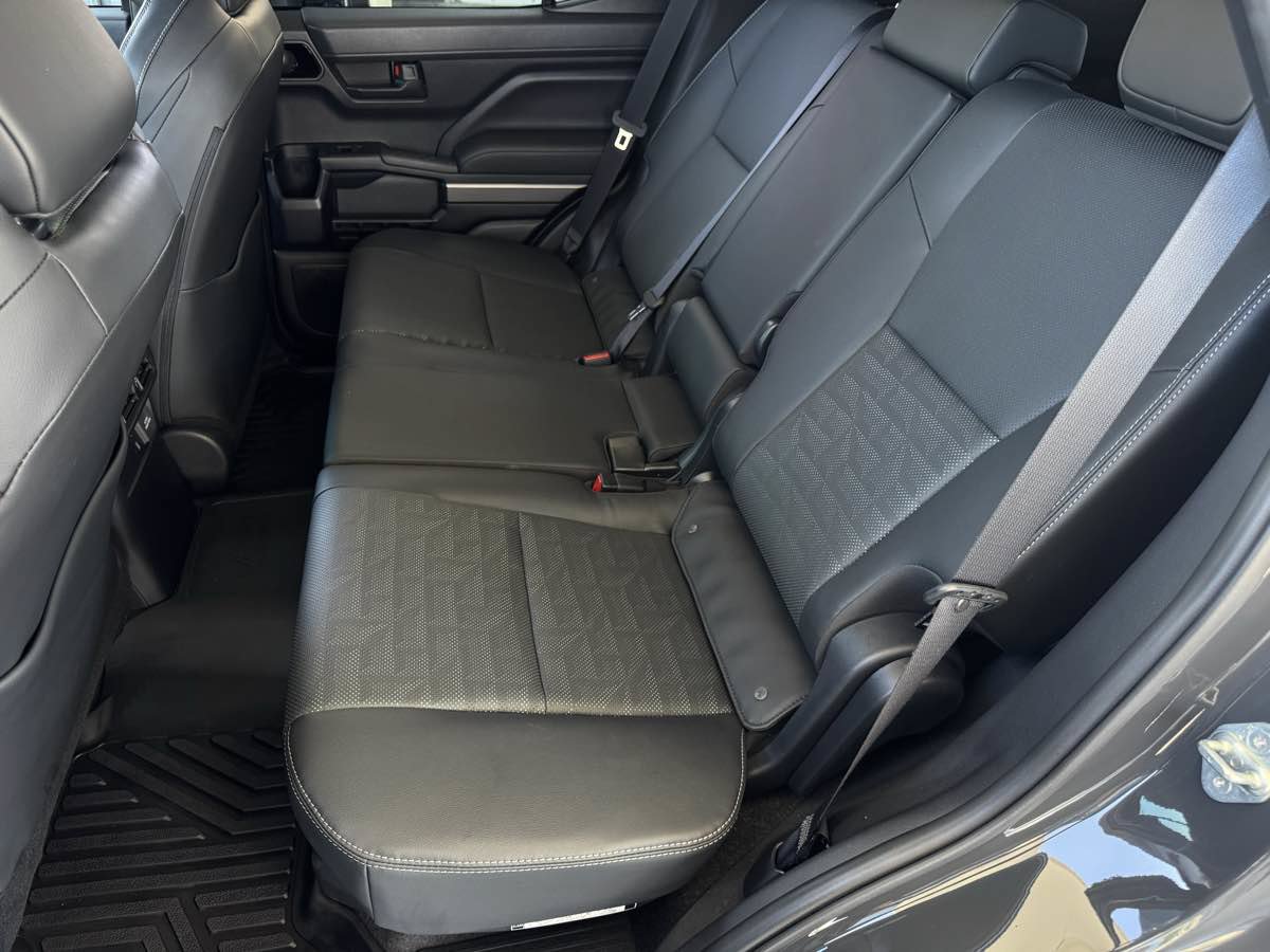 Used 2025 Toyota 4Runner TRD Off-Road Premium w/ Tow Technology Package AWD/4WD image 18