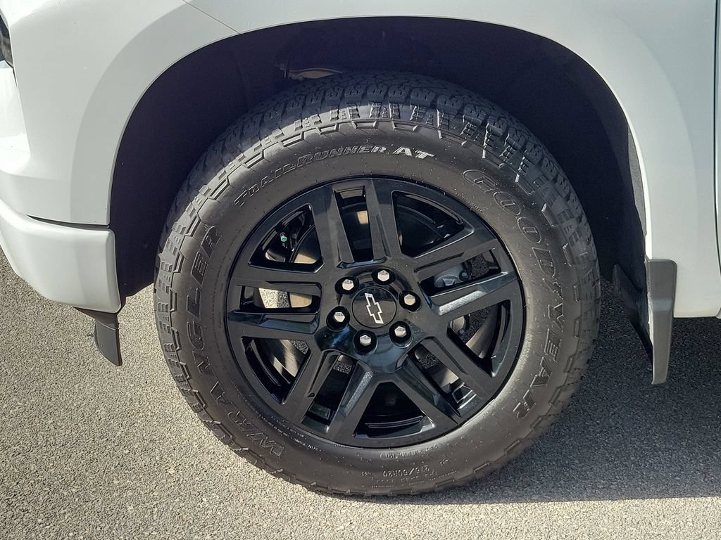 Certified 2025 Chevrolet Silverado 1500 Custom w/ Turbomax Blackout Package RWD image 11