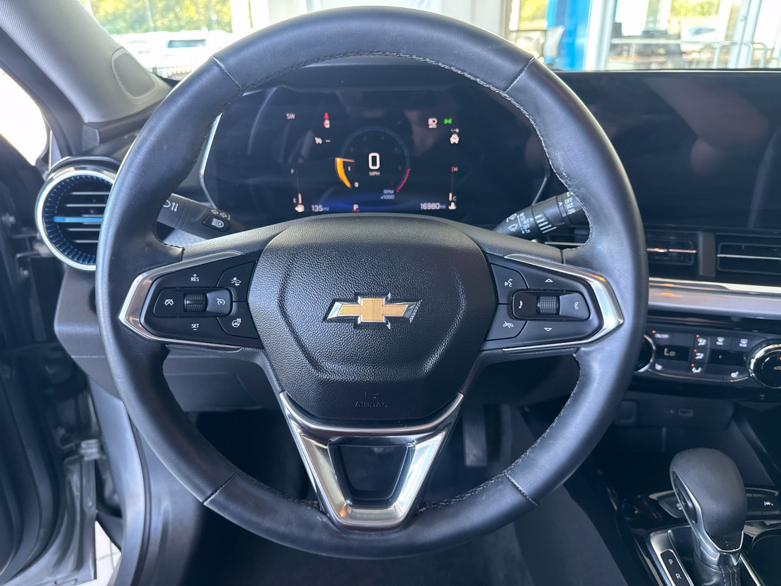 Used 2025 Chevrolet Trax LT w/ Driver Confidence Package FWD image 21