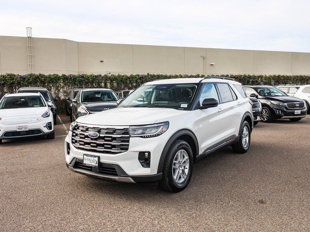 New 2026 Ford Explorer Active w/ Active Comfort Package RWD image 3