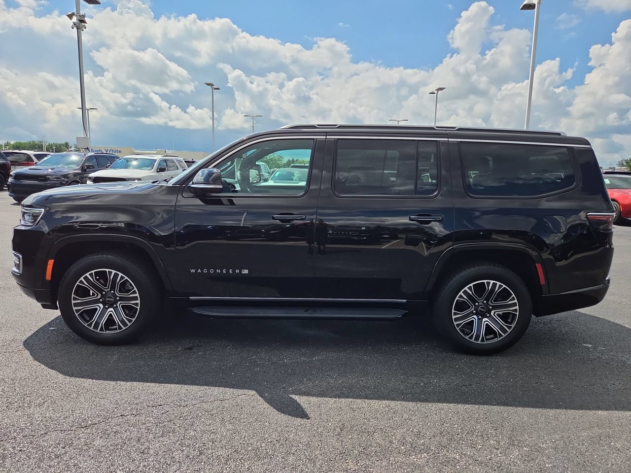 Used 2025 Jeep Wagoneer 4WD image 4
