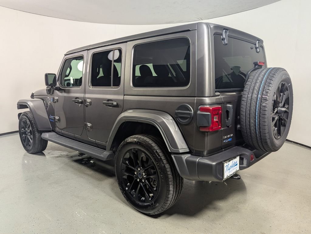 Used 2025 Jeep Wrangler Unlimited Sahara AWD/4WD image 6